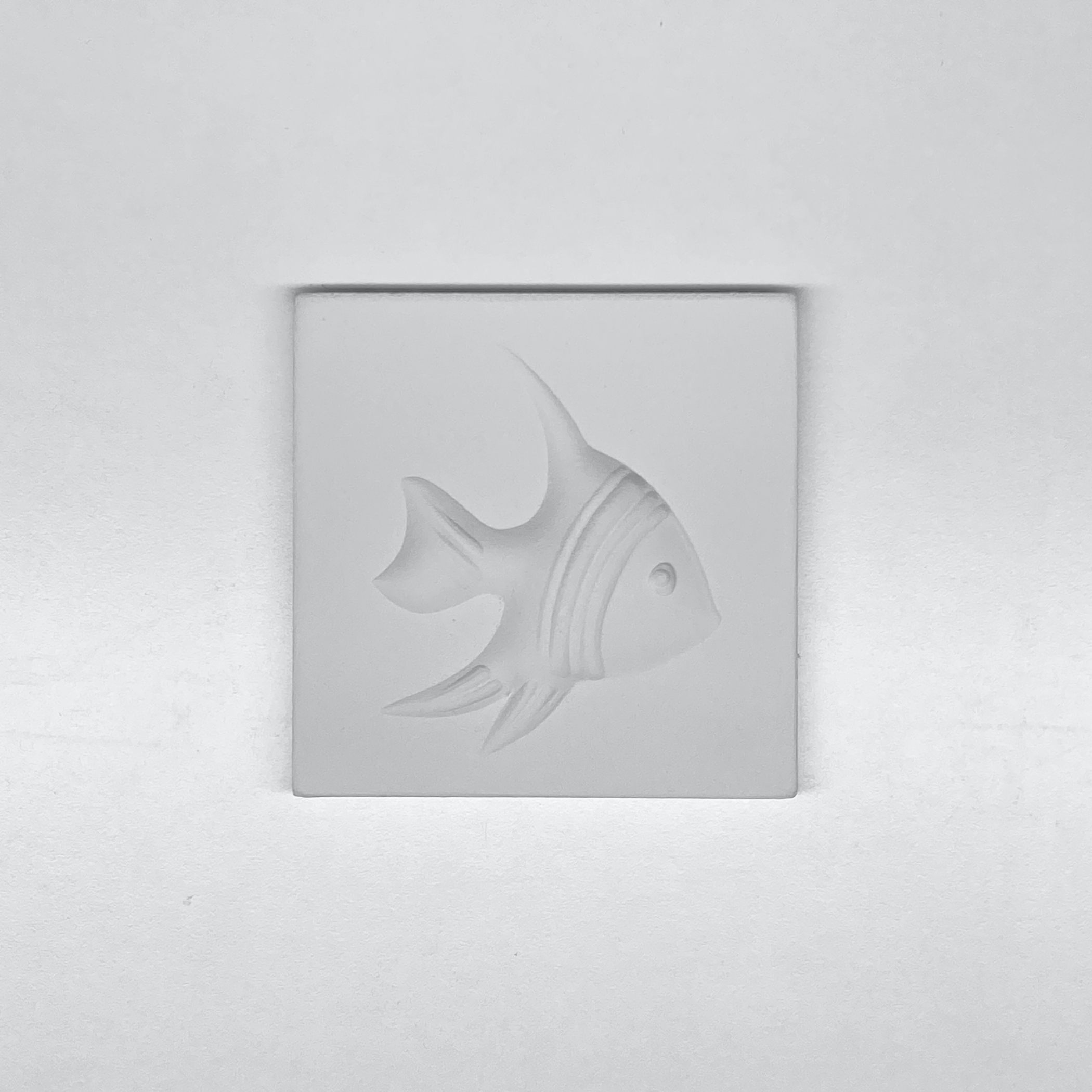 Sağa Bakan Küçük Balık Rölyefli Karo