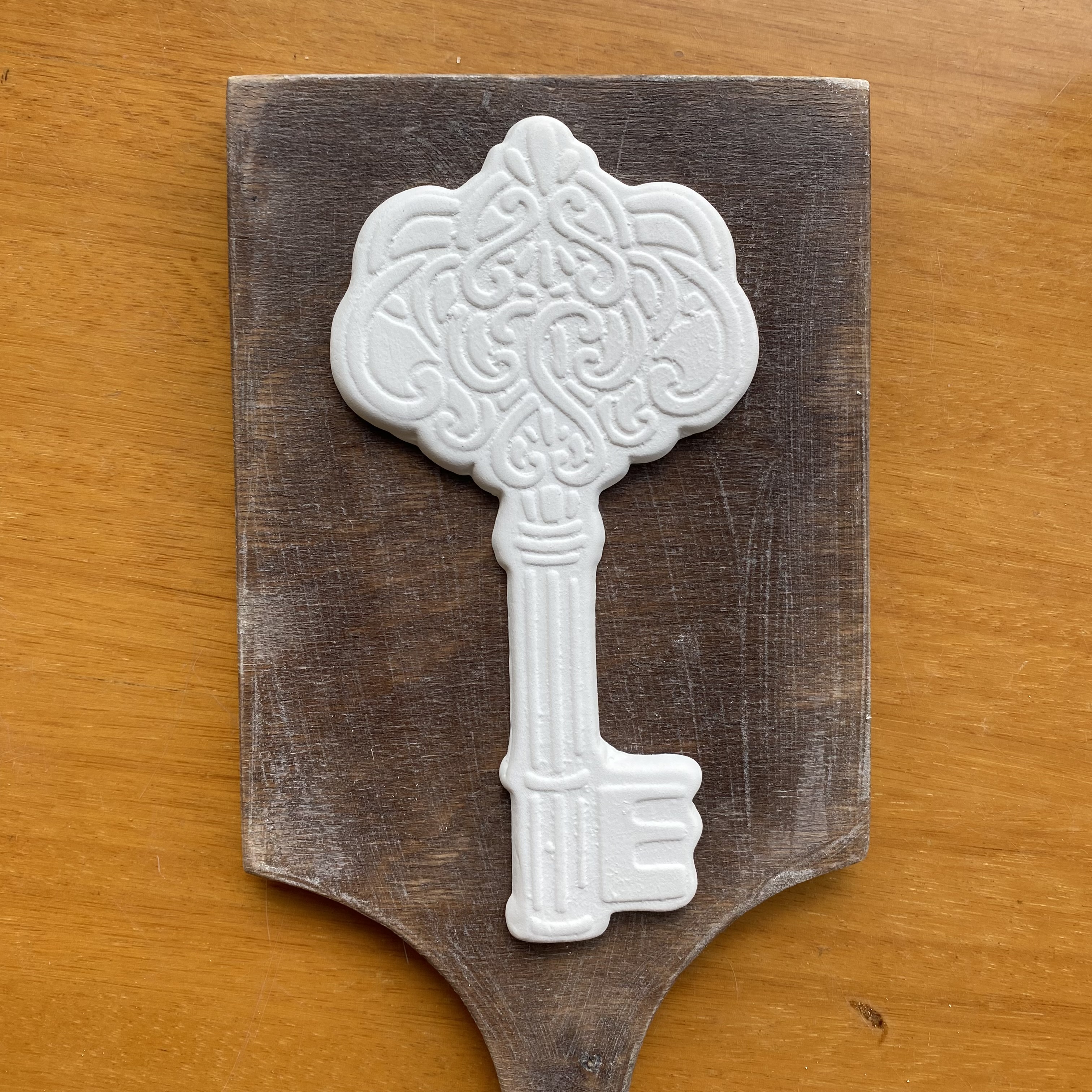 Kabartma Anahtar Figür