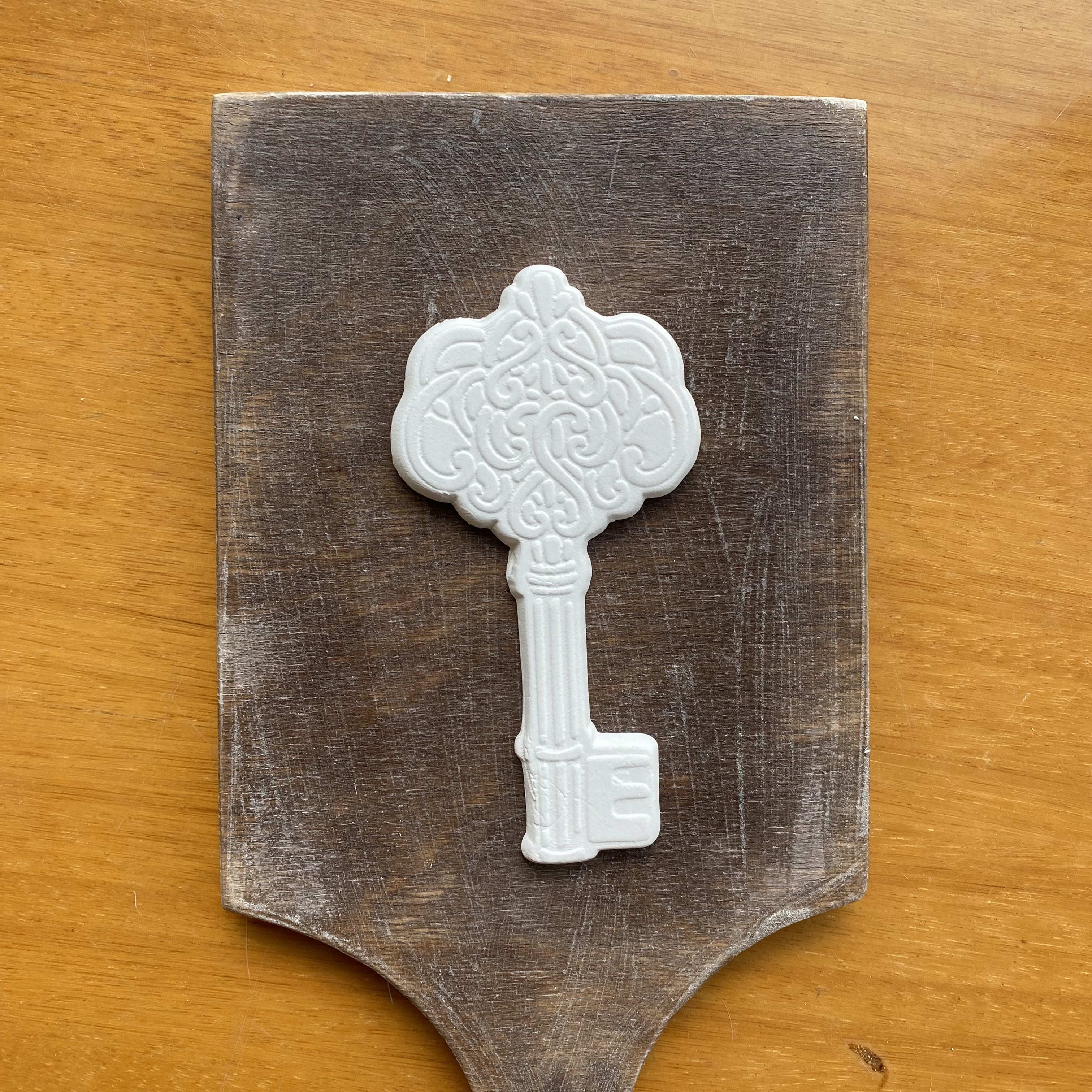 Kabartma Anahtar Figür