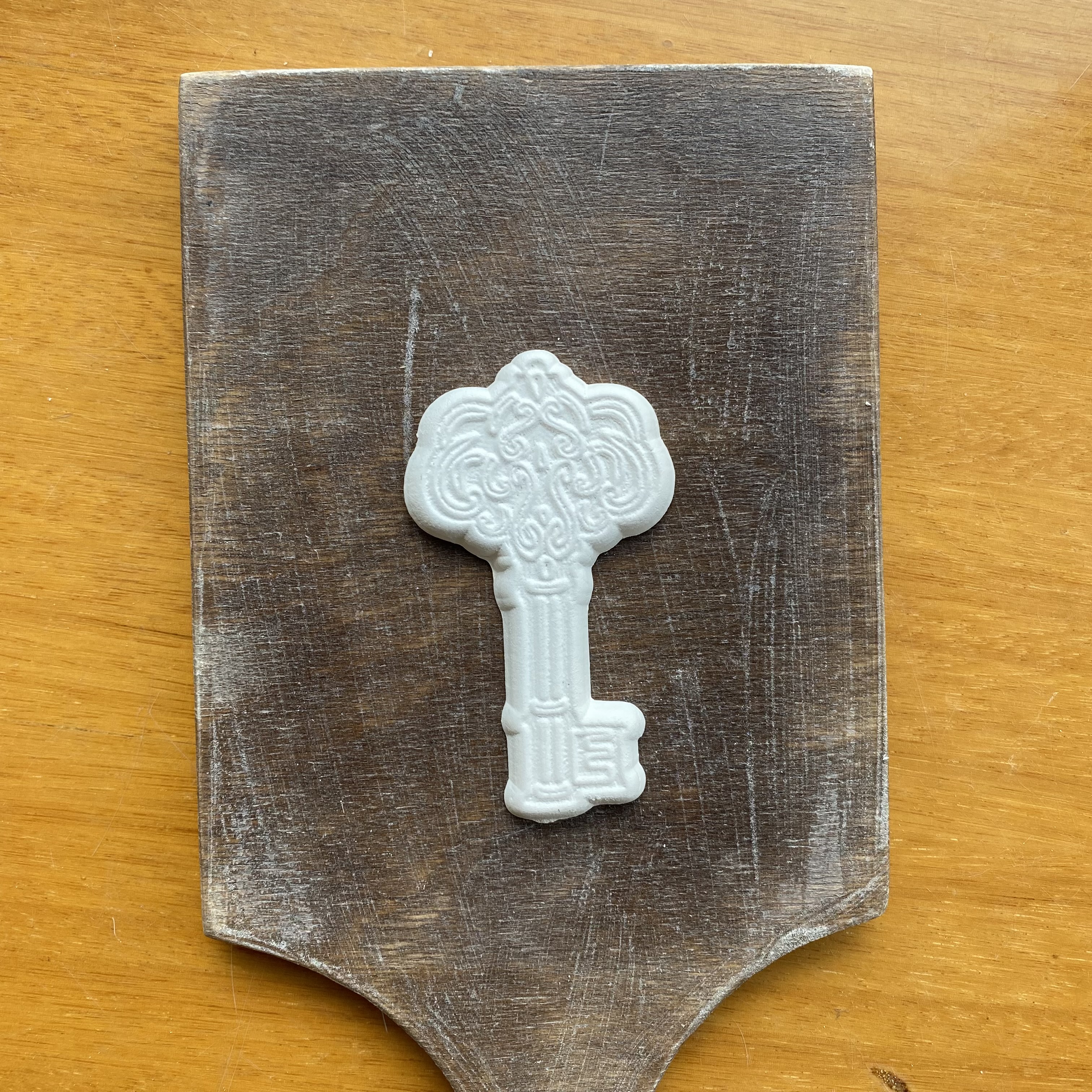 Kabartma Anahtar Figür