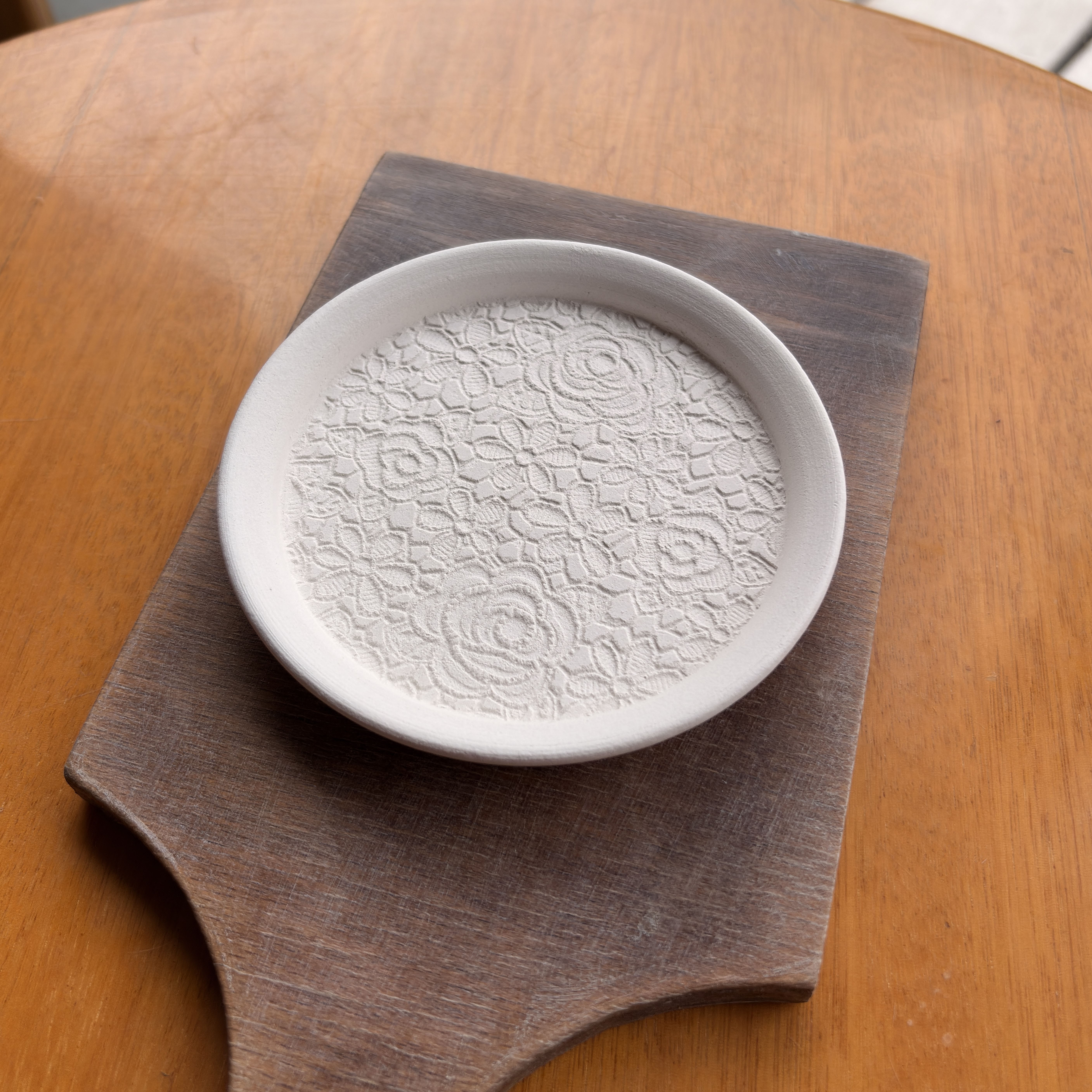 Gül Kabartmalı Kenarlı Tabak