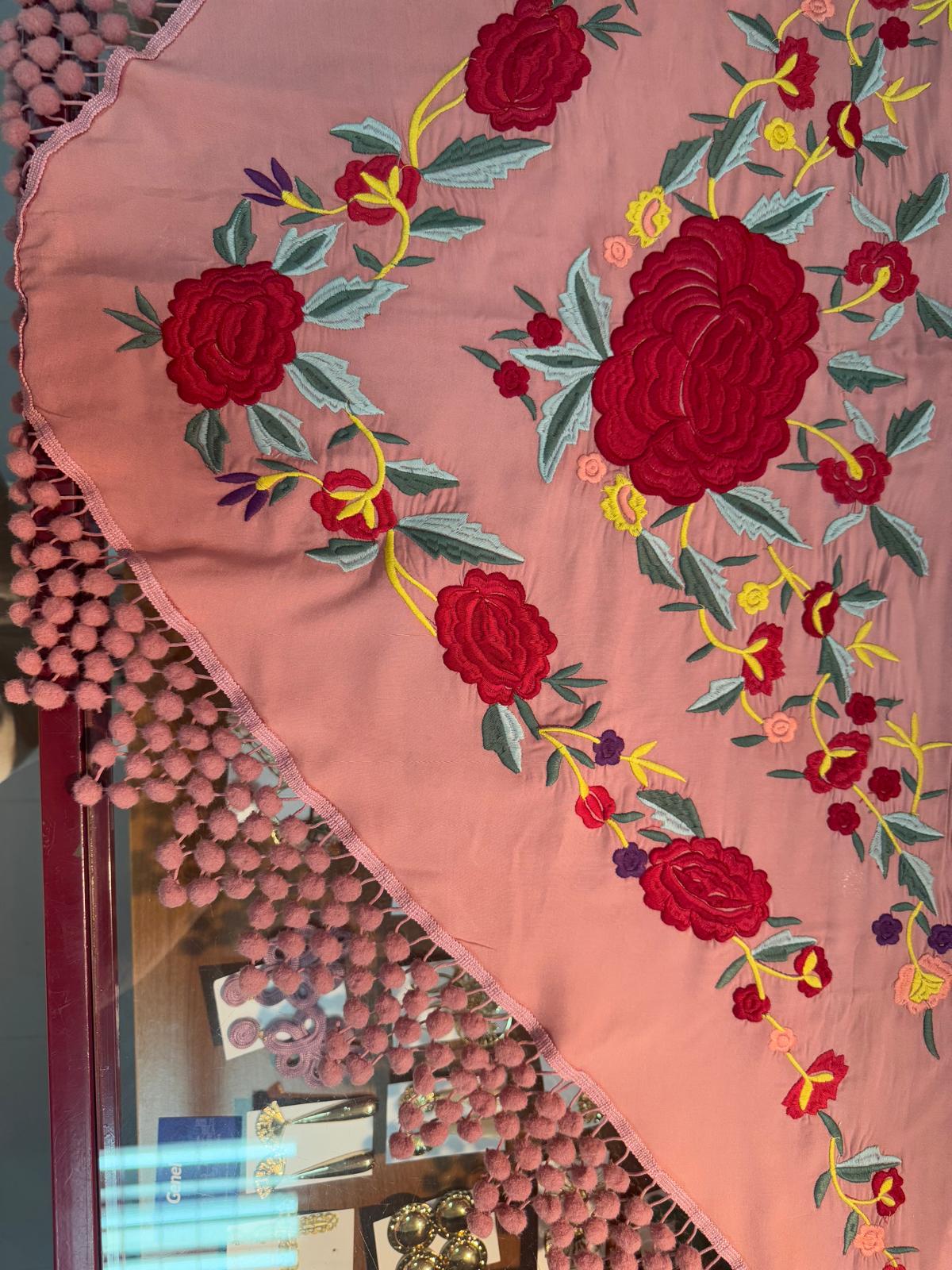 Mantón bordado Madroño MAQUILLAJE