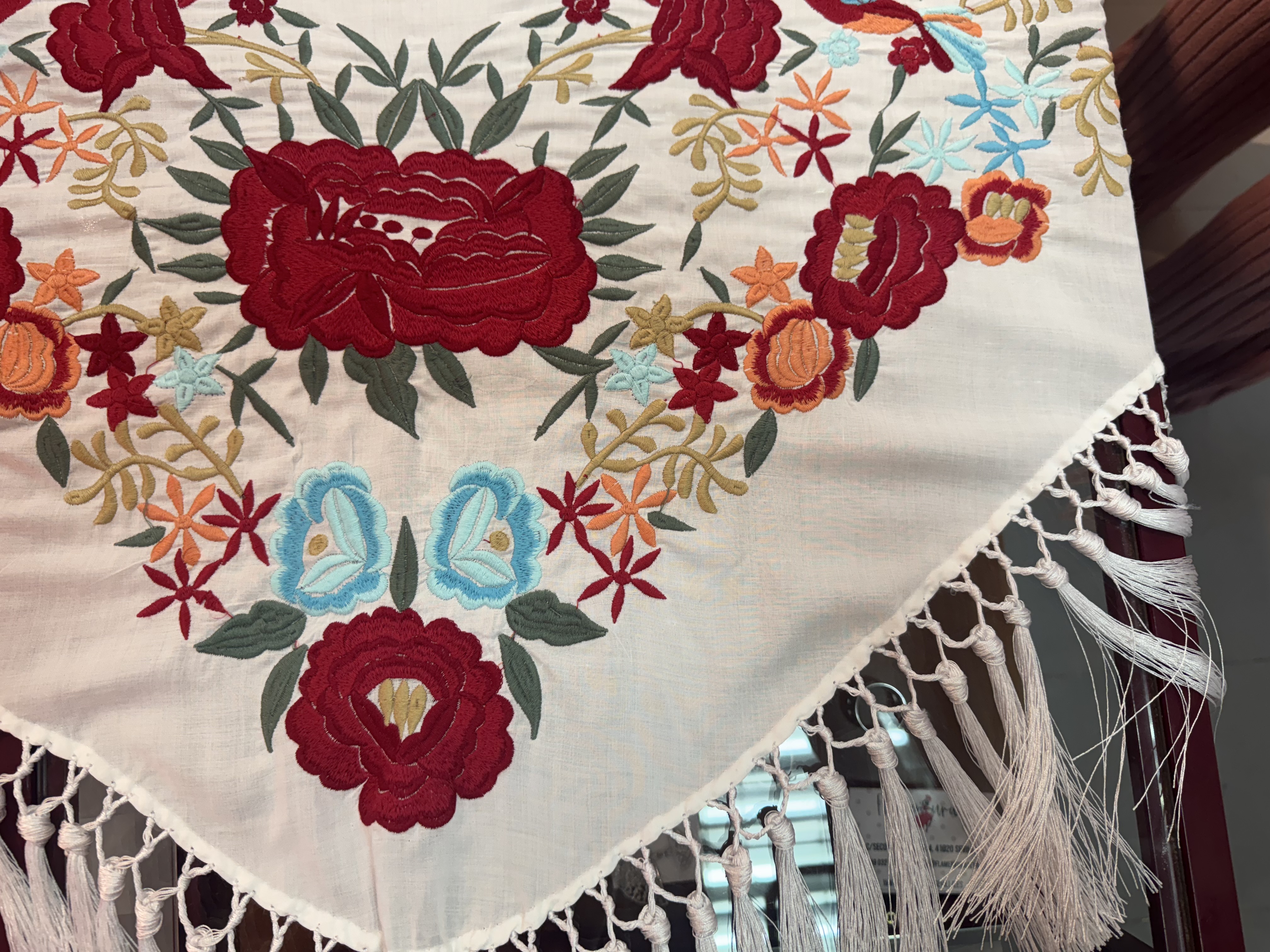 Mantón bordado BLANCO/Rojo 