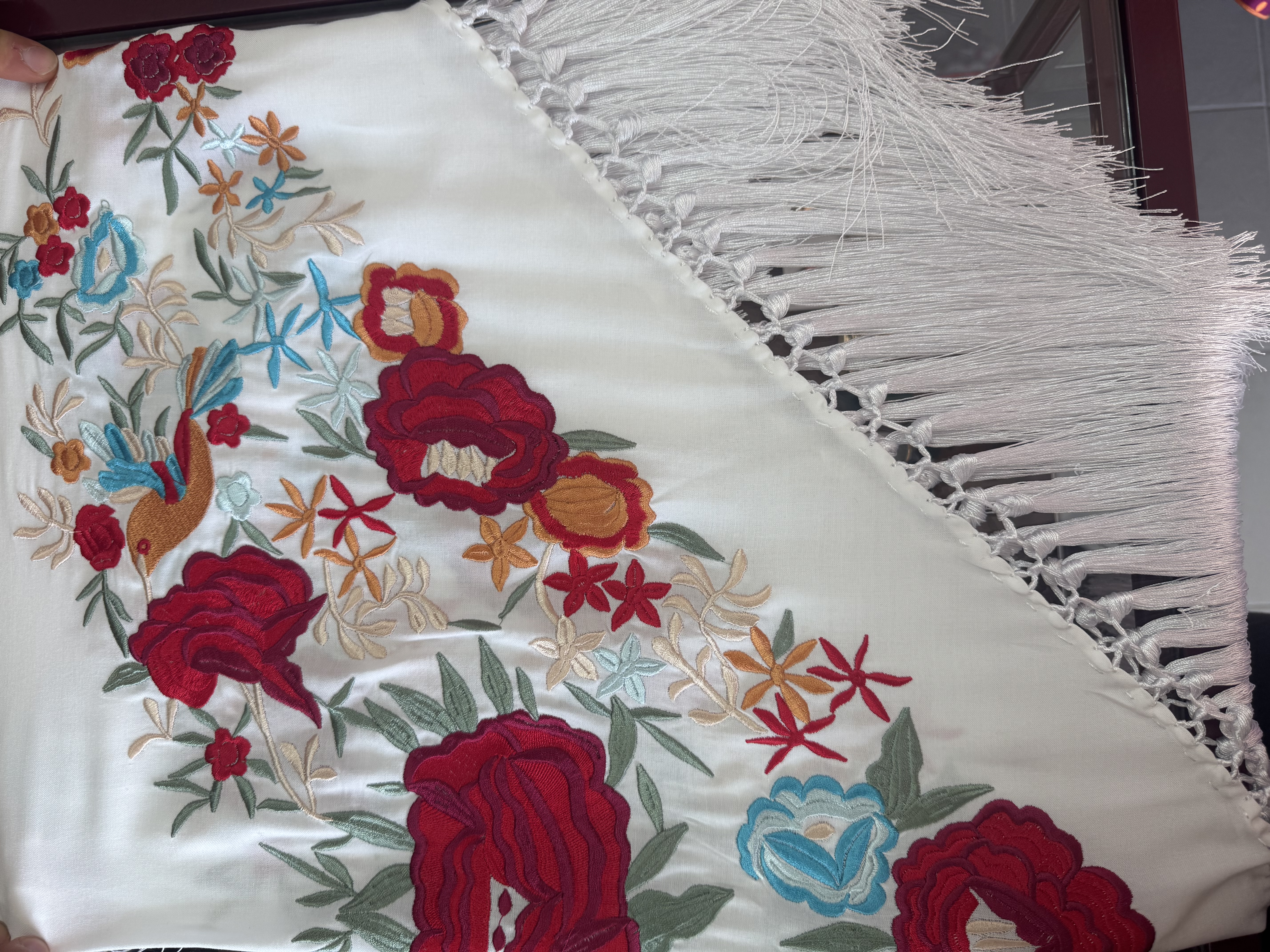 Mantón bordado BLANCO/Rojo 