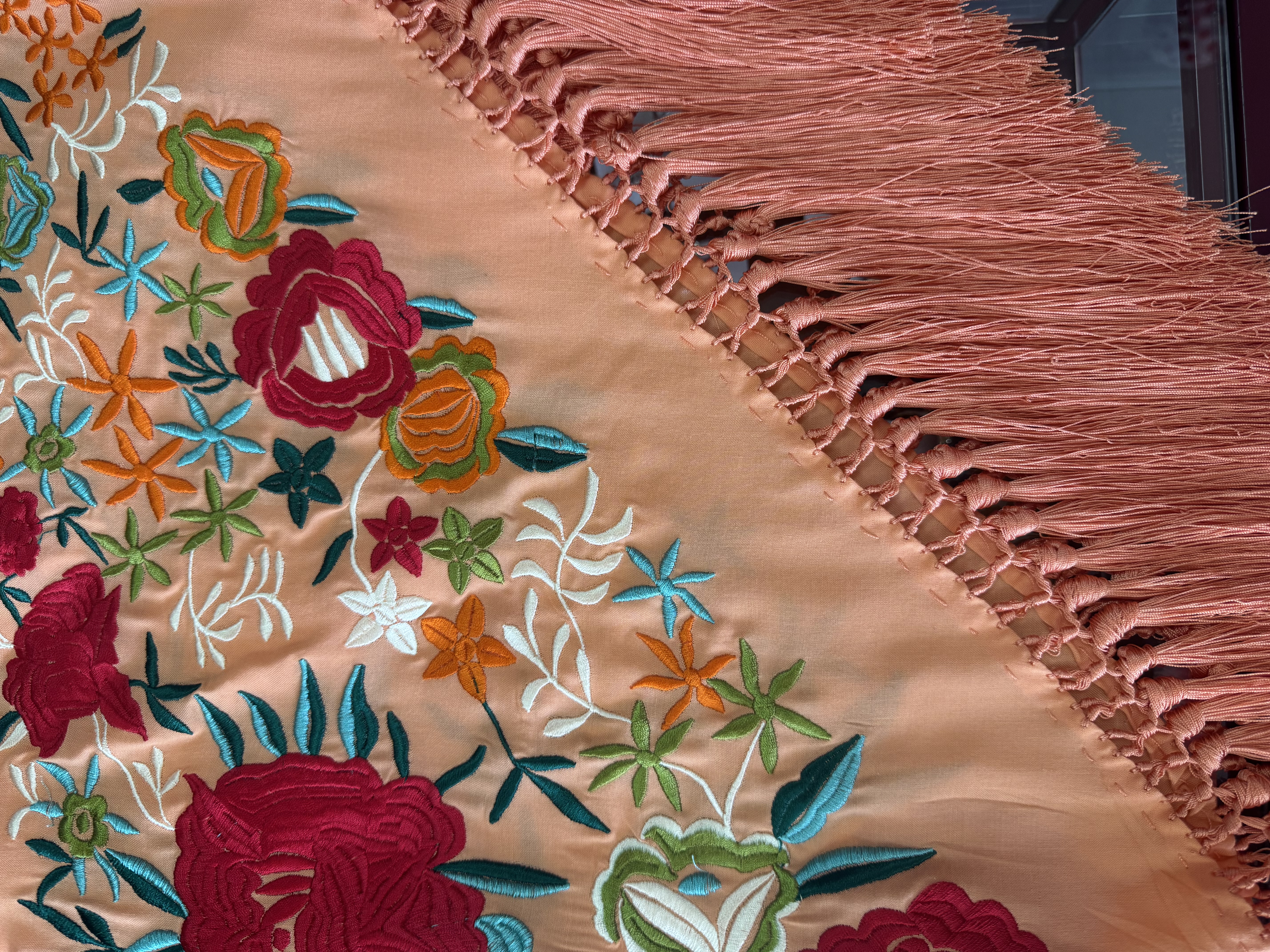 Mantón bordado MELOCOTÓN