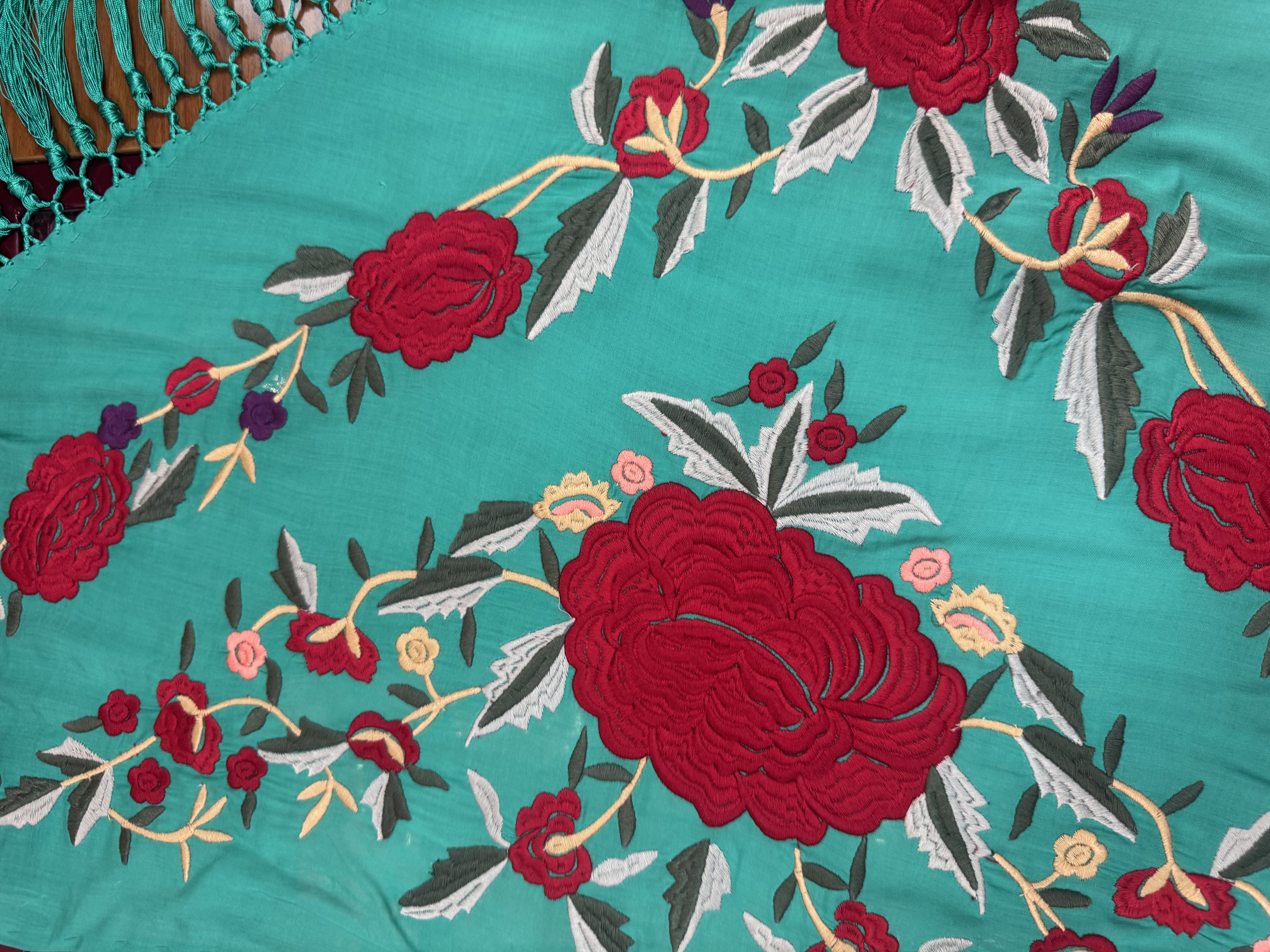 Mantón bordado AGUAMARINA/Rojo 