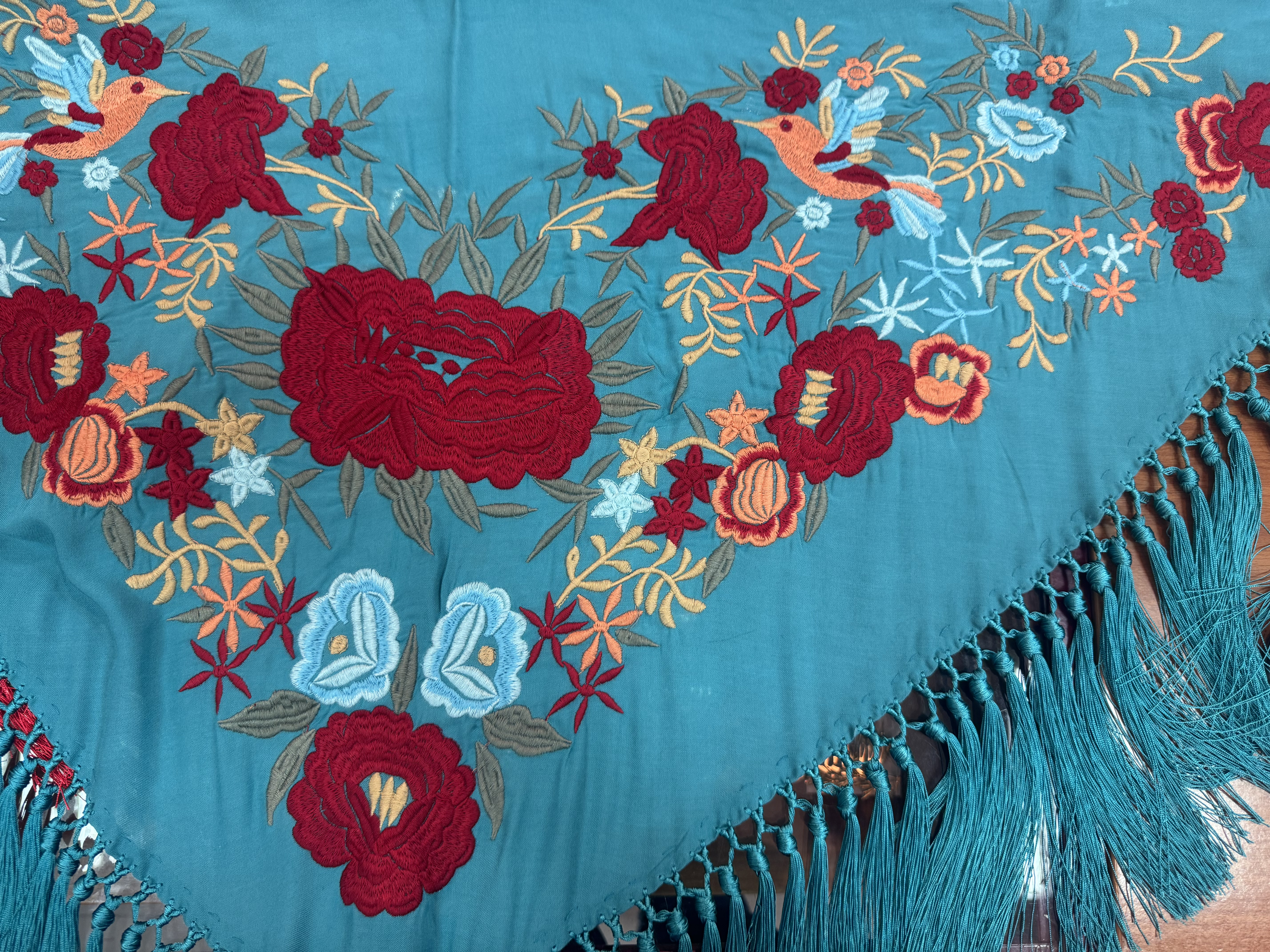 Mantón bordado TURQUESA