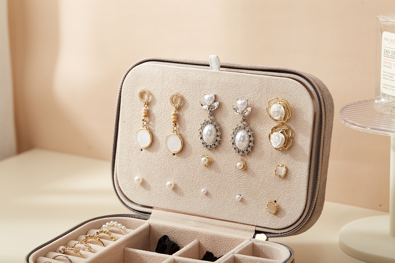 Schmuckkästchen aus Samt - Grau