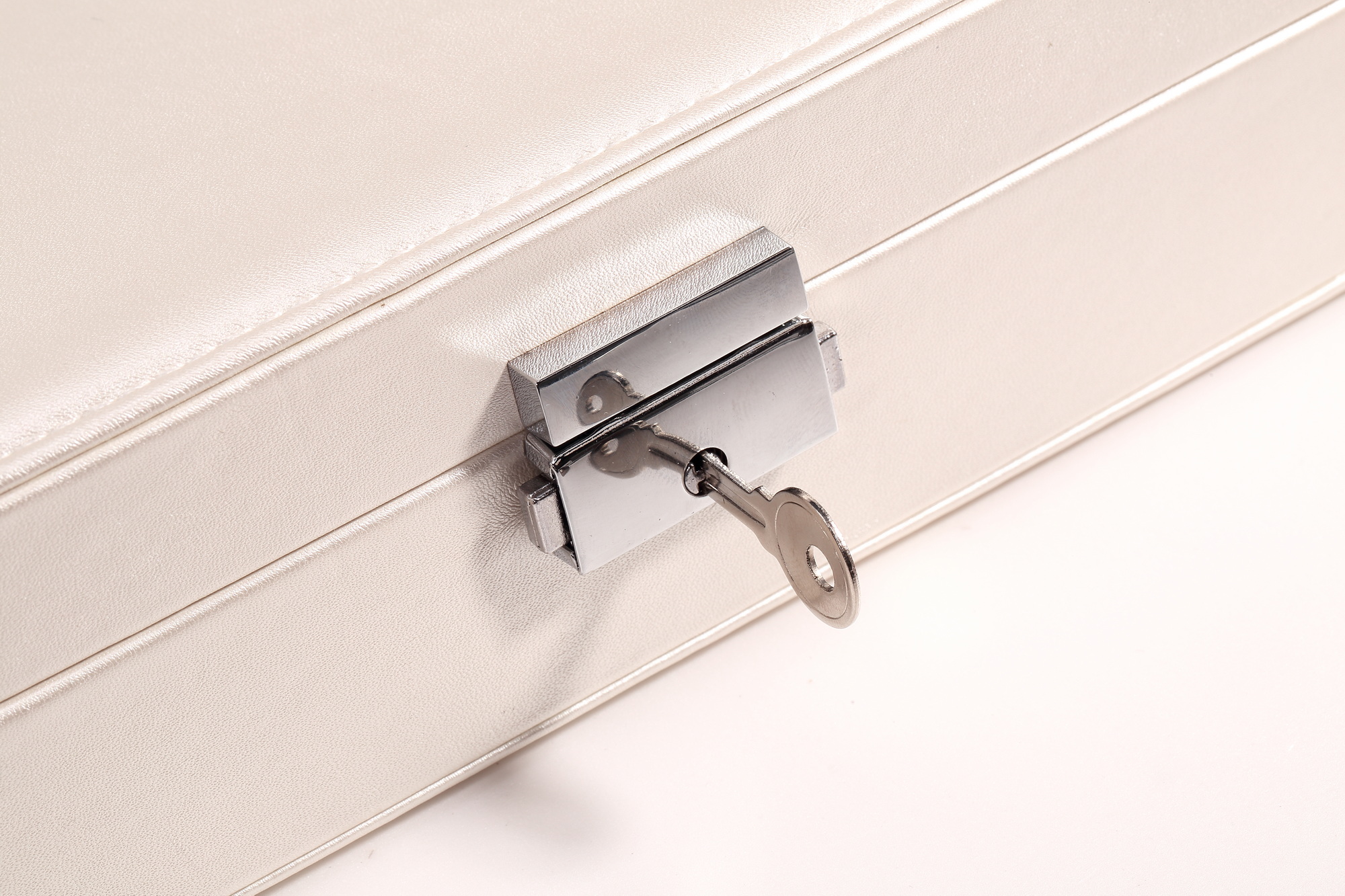 Schmuckkästchen aus PU-Leder mit Schloss und Schlüssel 