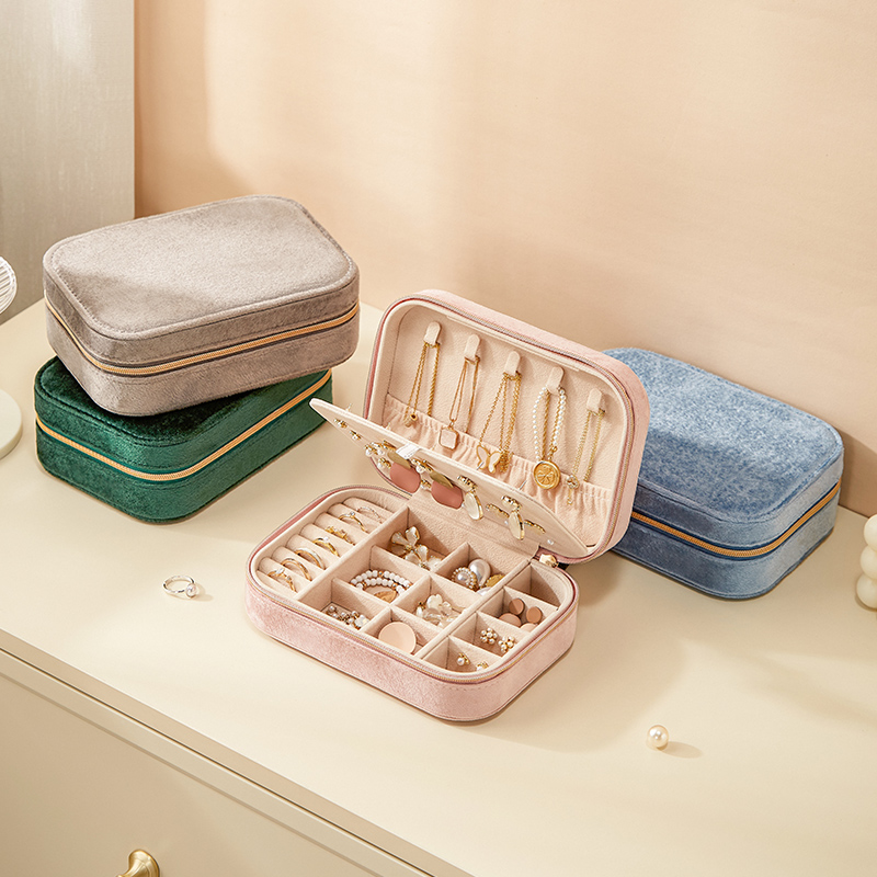 Personalisierte Schmuckkästchen aus Samt