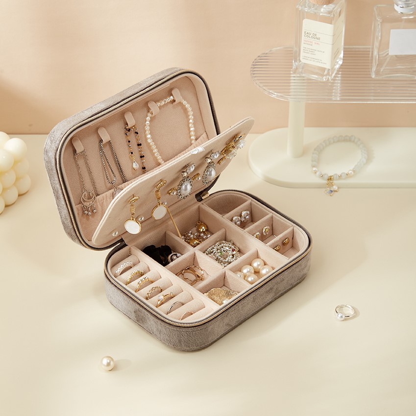 Schmuckkästchen aus Samt - Grau