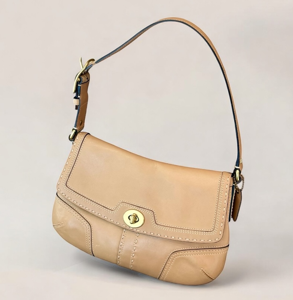 Honey beige vintage Coach mini shoulder bag