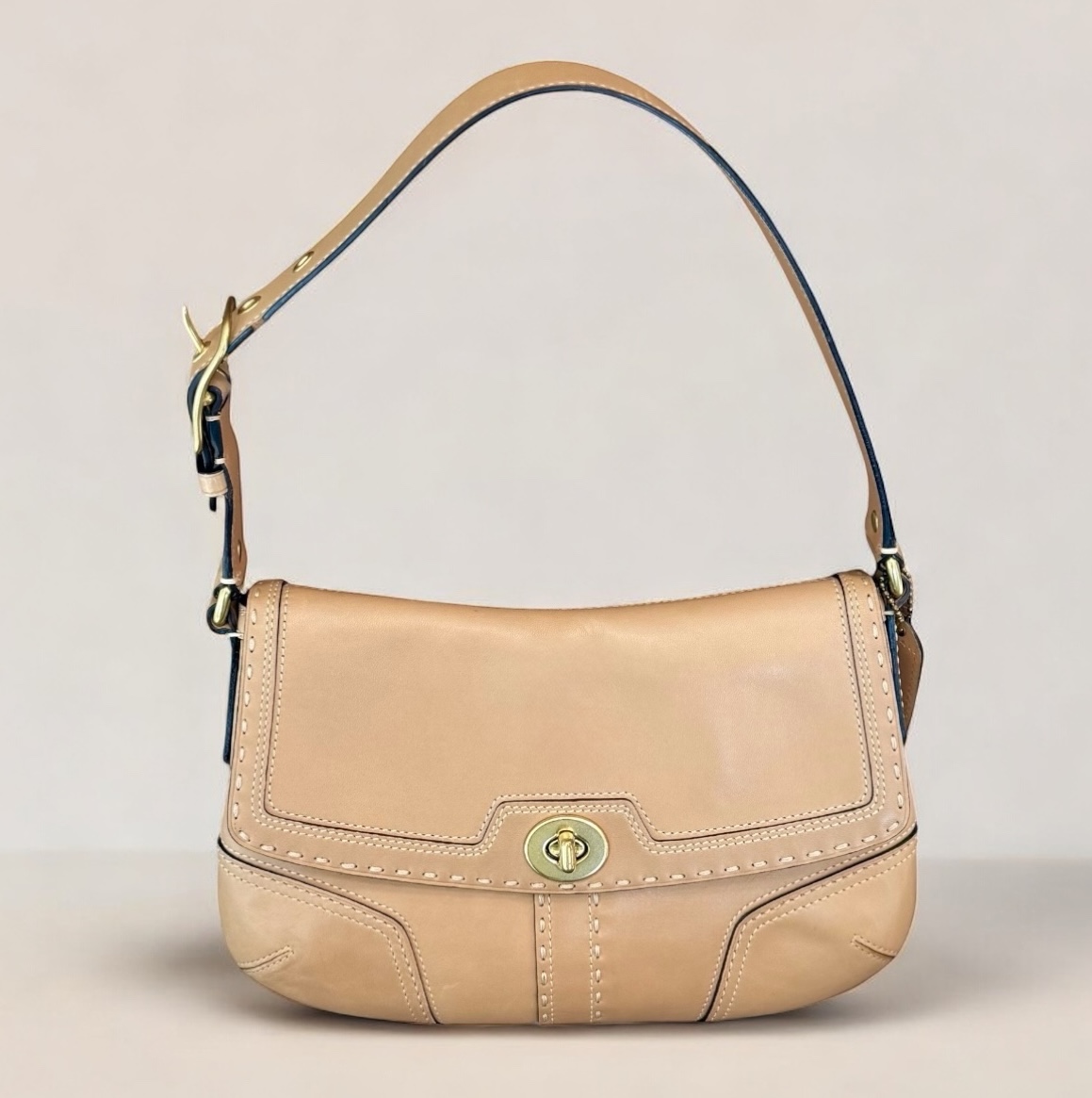 Honey beige vintage Coach mini shoulder bag