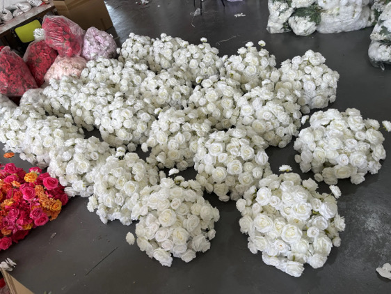 4hrs-6 Pure White Bouquet Rental