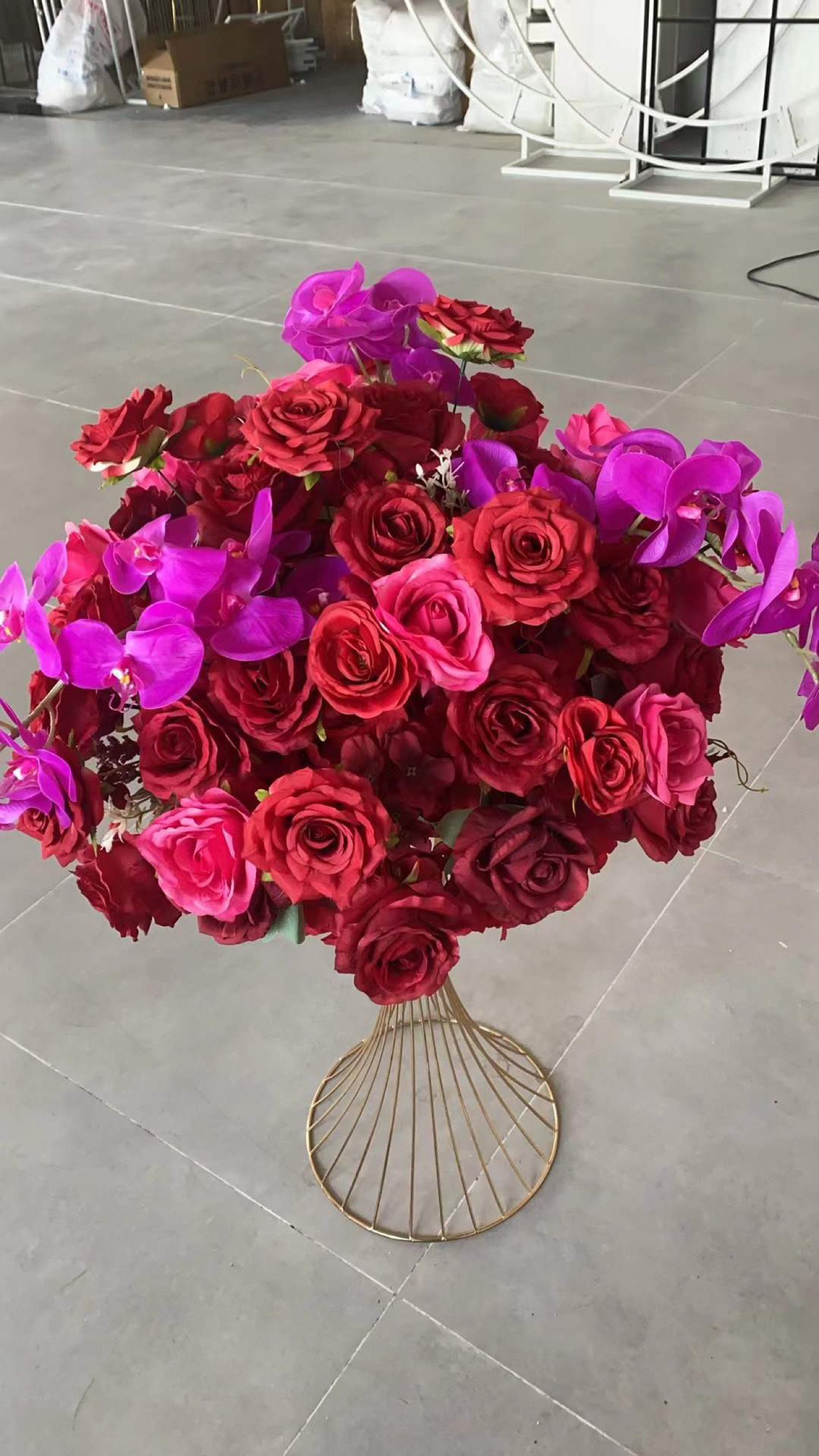 6hr-6 Pink and Red Table Bouquets Rental