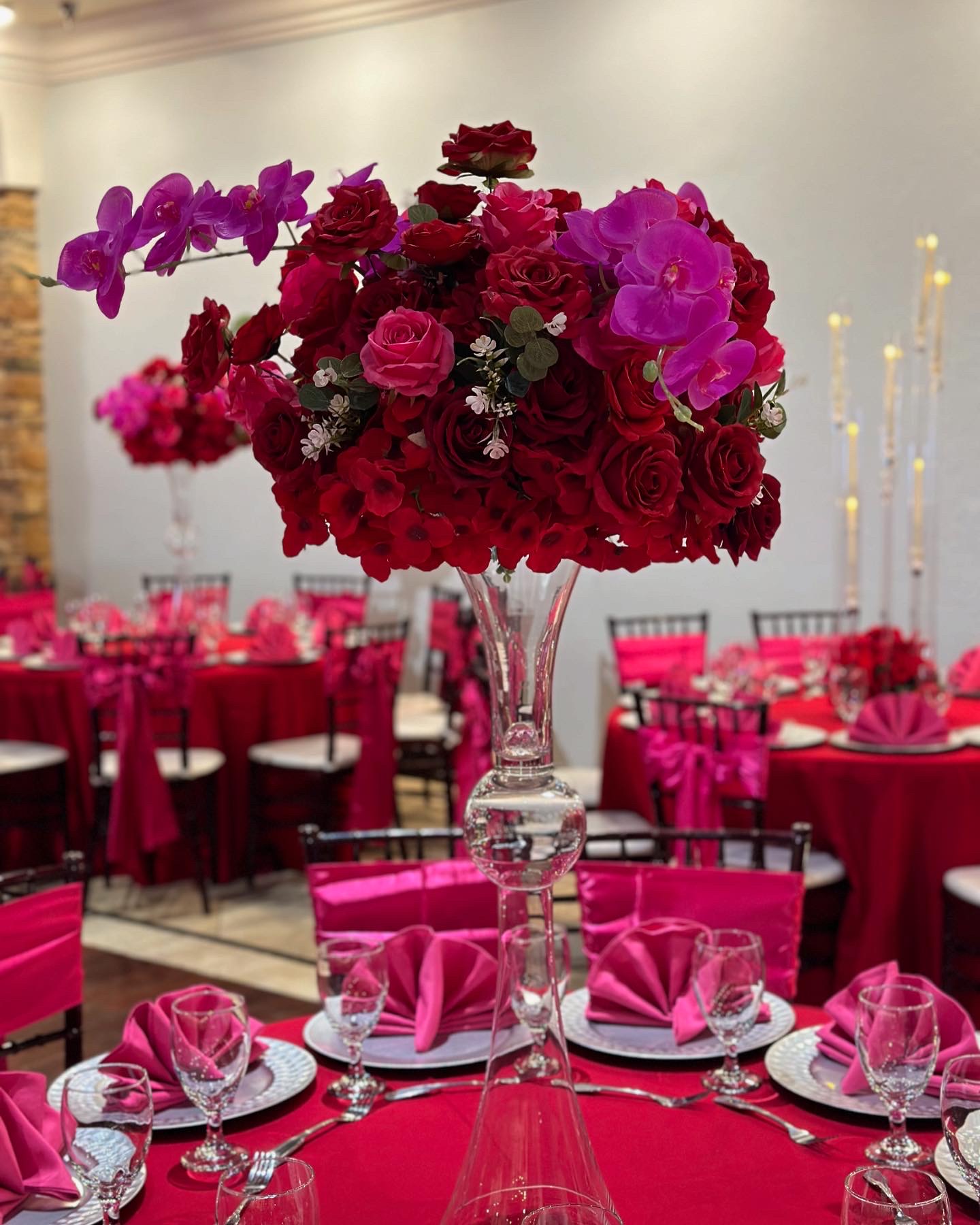 6hr-6 Pink and Red Table Bouquets Rental