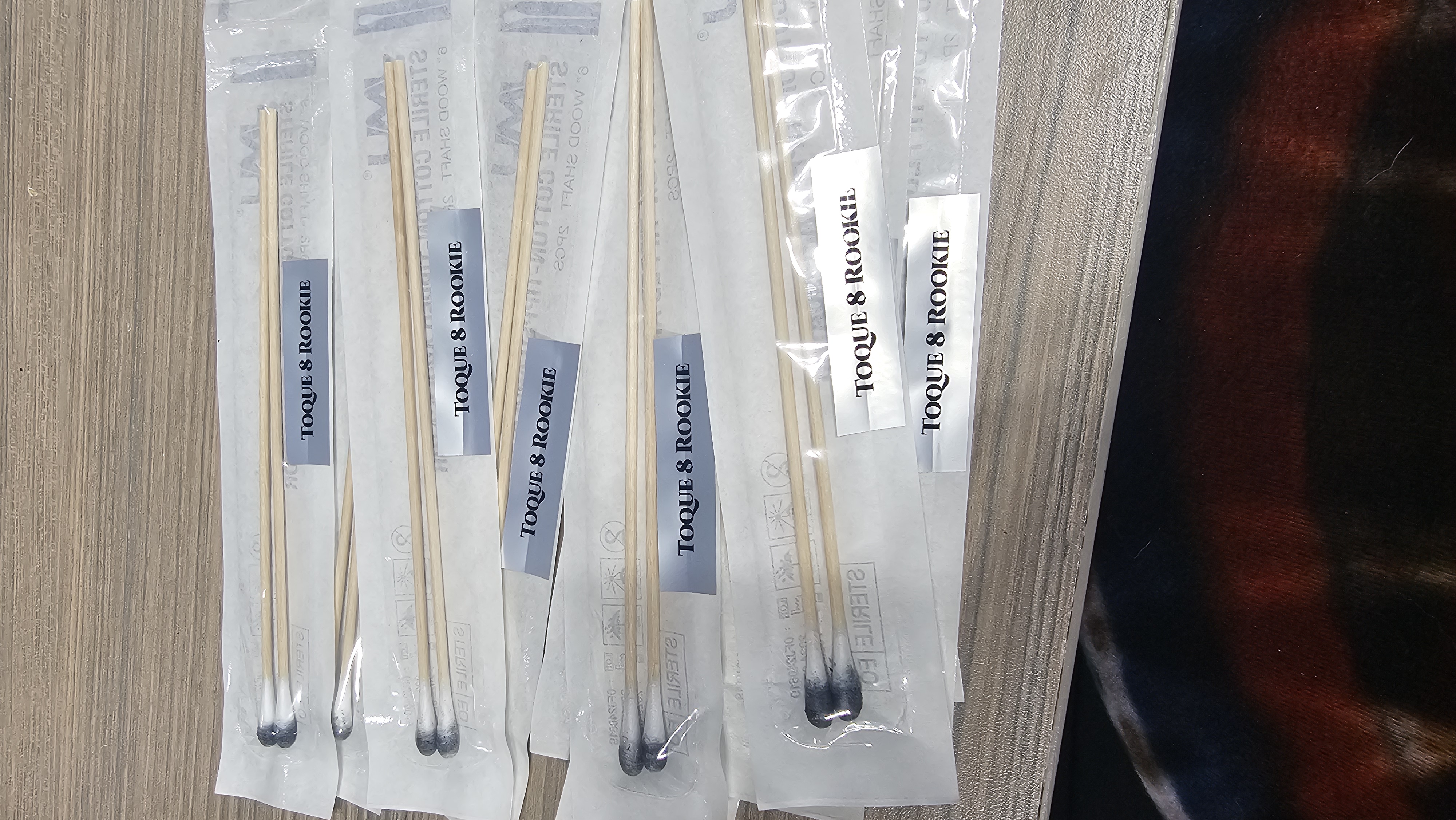 Toque 8 swab set for microscopy purposes only