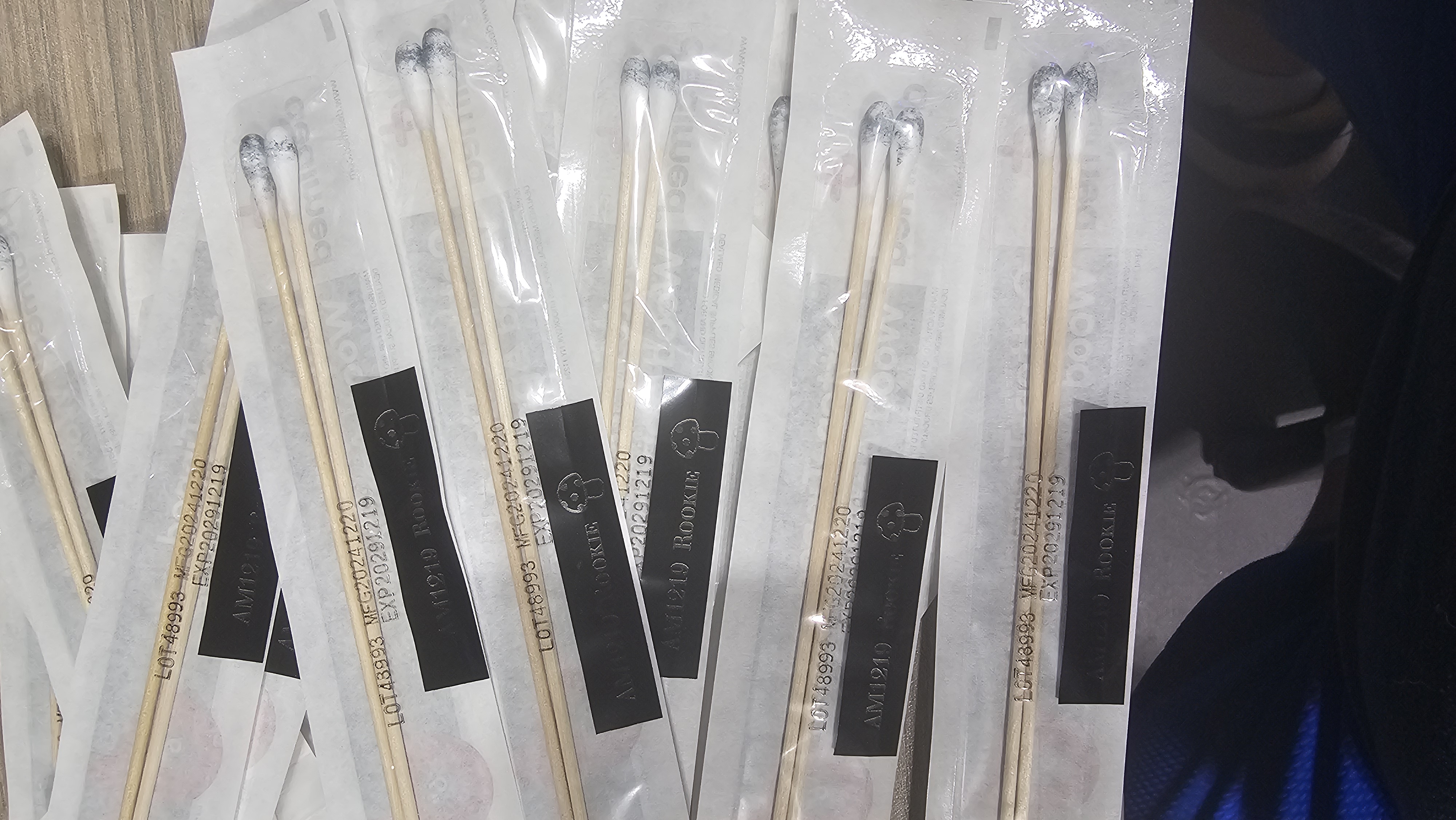 AM1219 swab set for microscopy purposes only