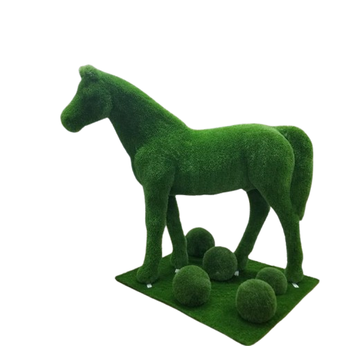 Метални скулптури облицовани с изкуствена трева