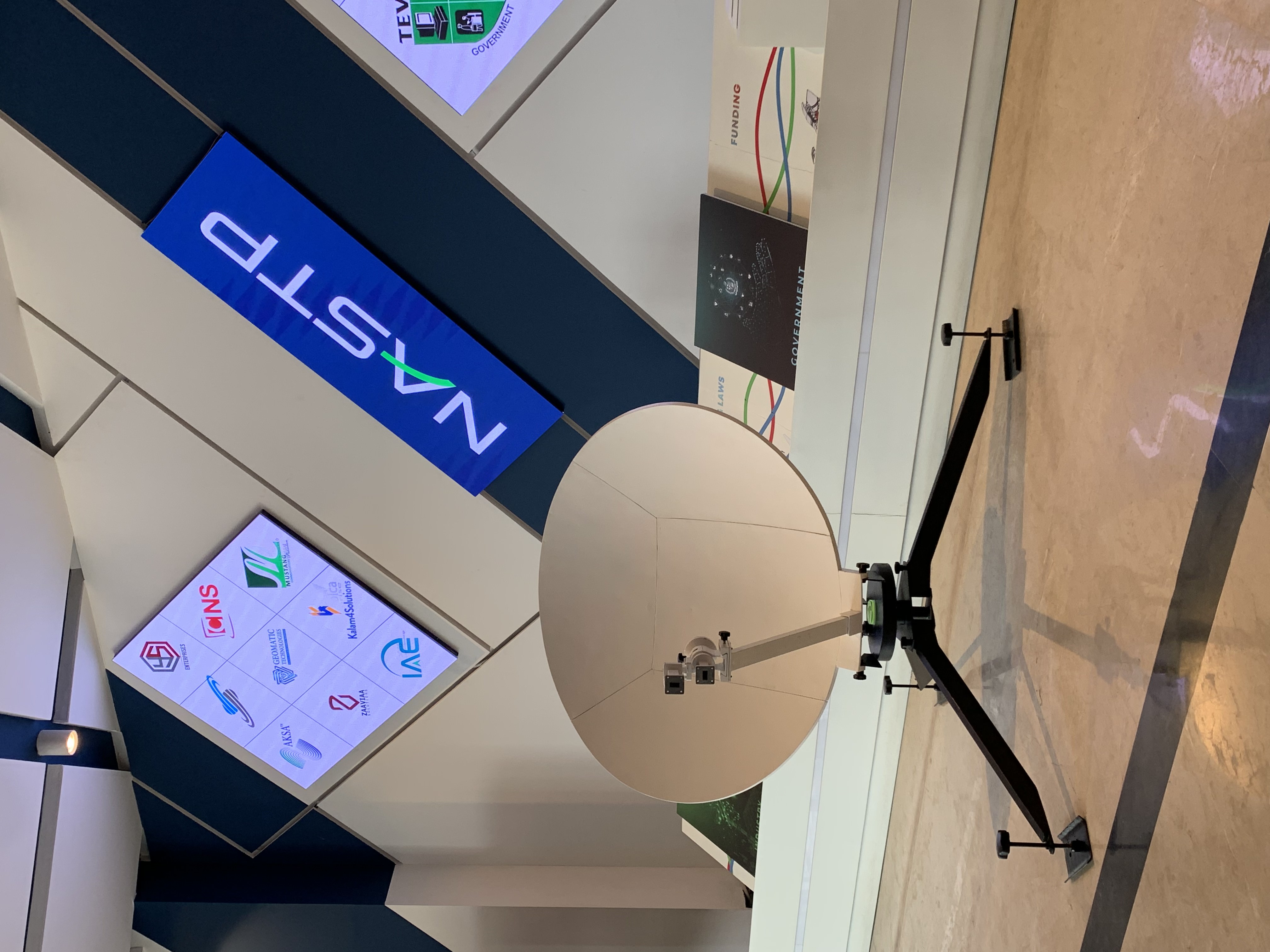 0.9m Manpack SATCOM Terminal