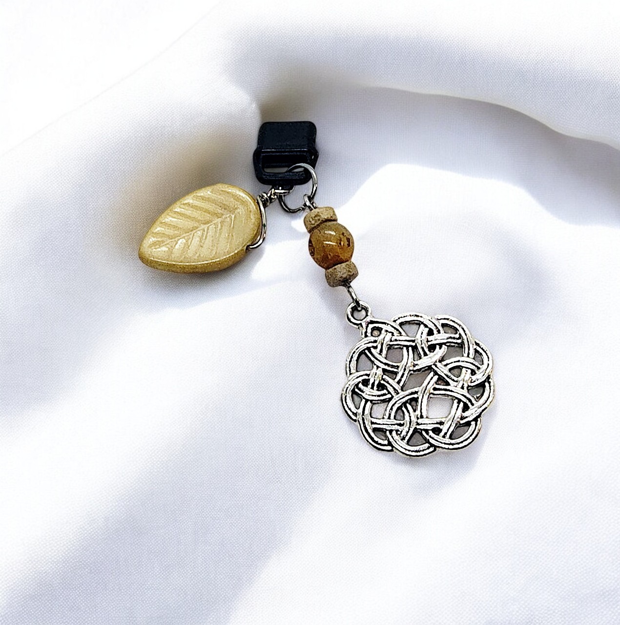 Celtic Knot Beaded Beaded Dust Plug Phone Charm