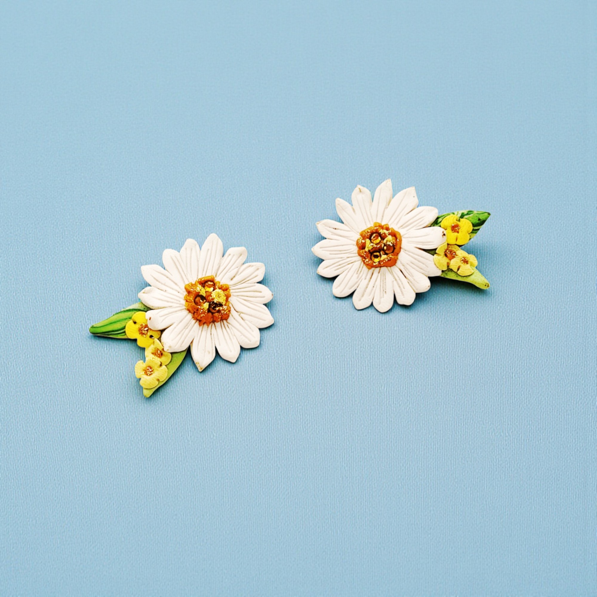 Vintage Clay White Daisy Clip on Earrings