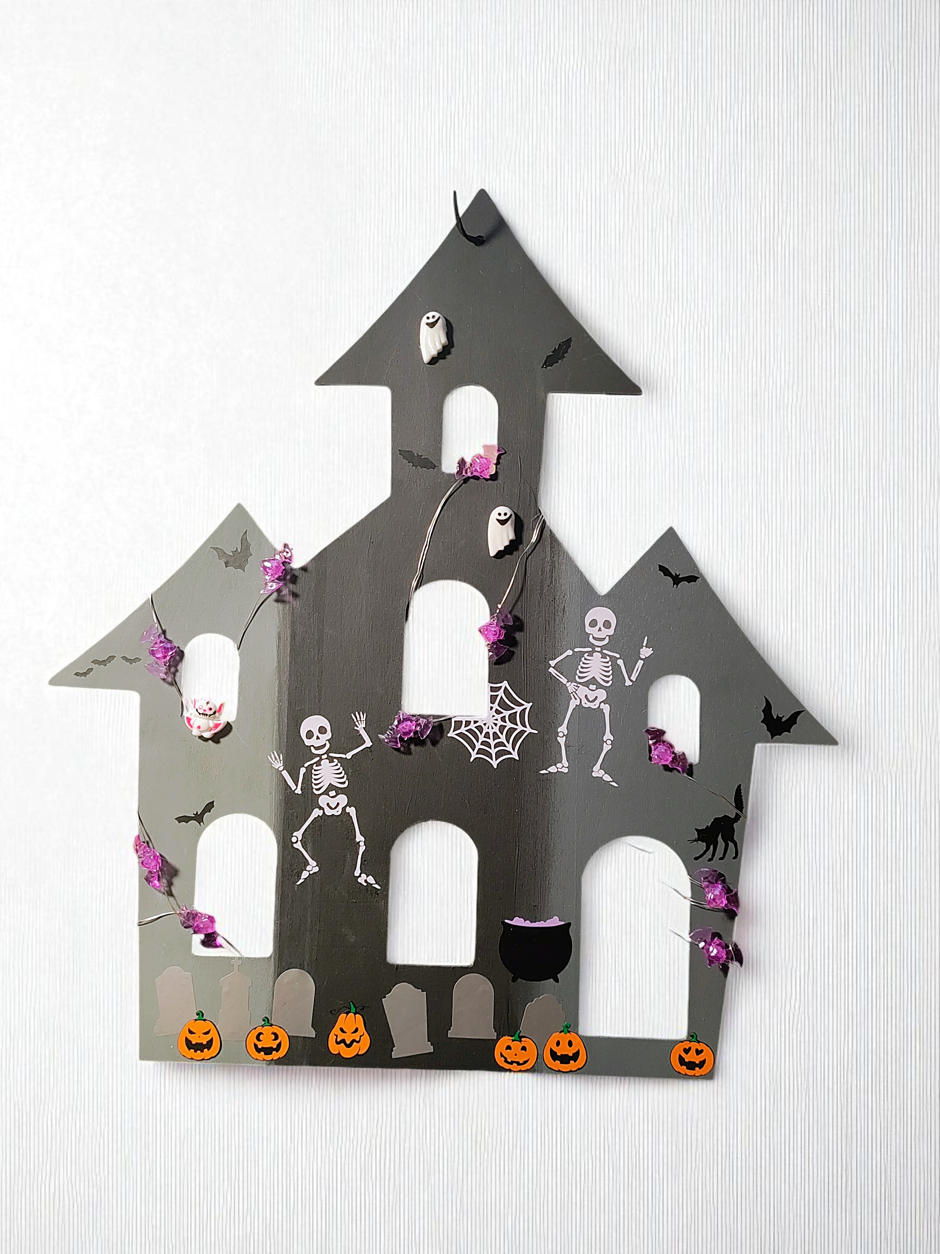Lighted Haunted House Door Hanger