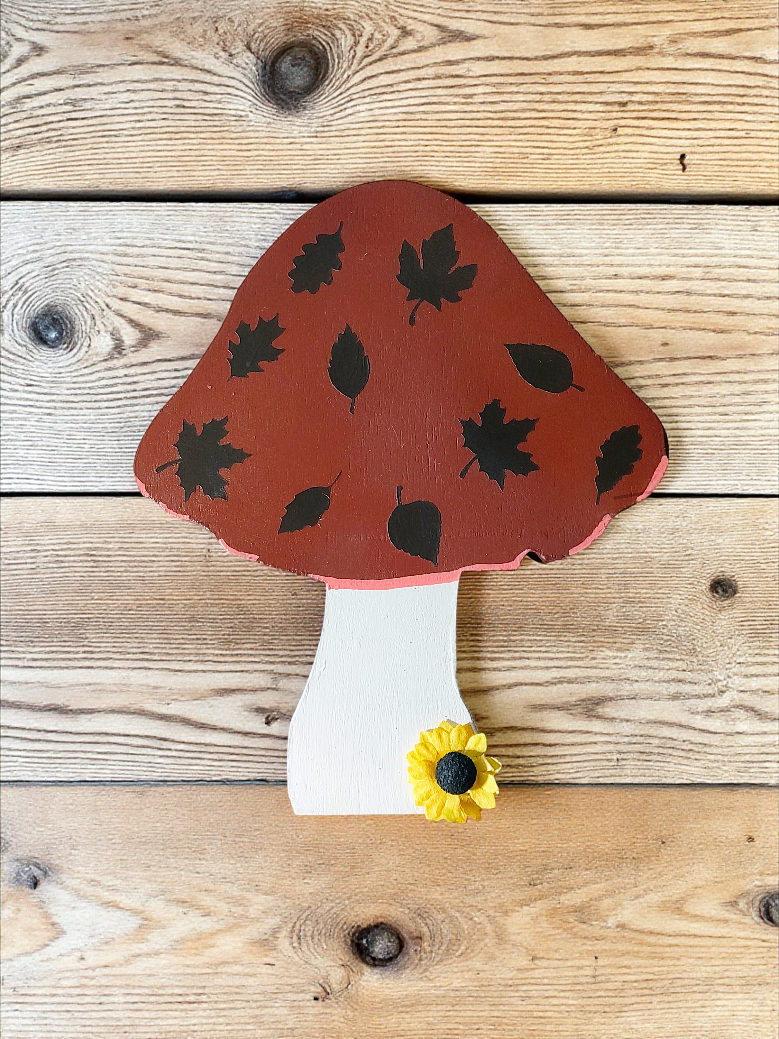 Free Standing Wooden Autumn Leaves Mushroom Figurine