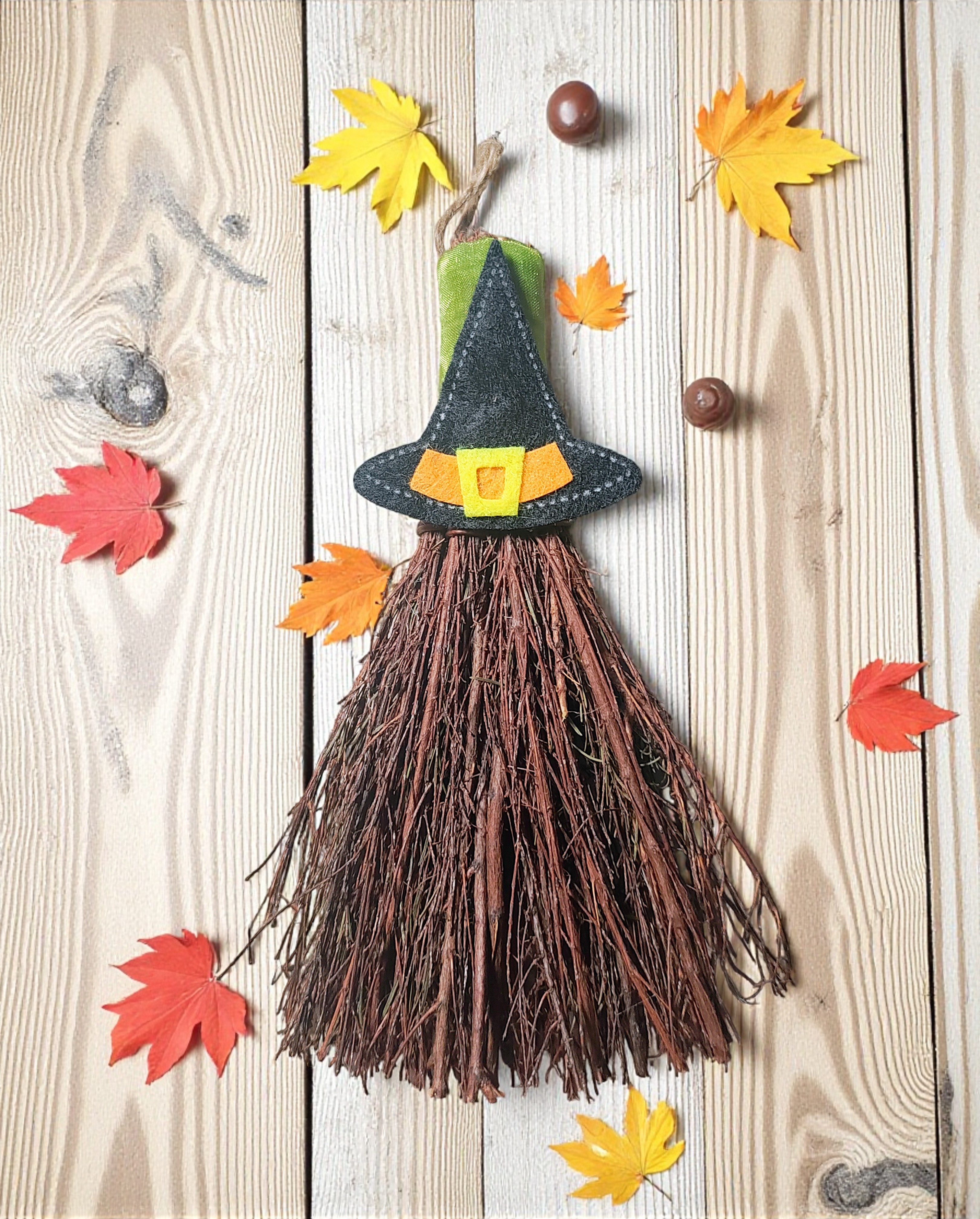 Small 6 Inch Cinnamon & Pumpkin Spice Scented Witches Hat Twig Broom