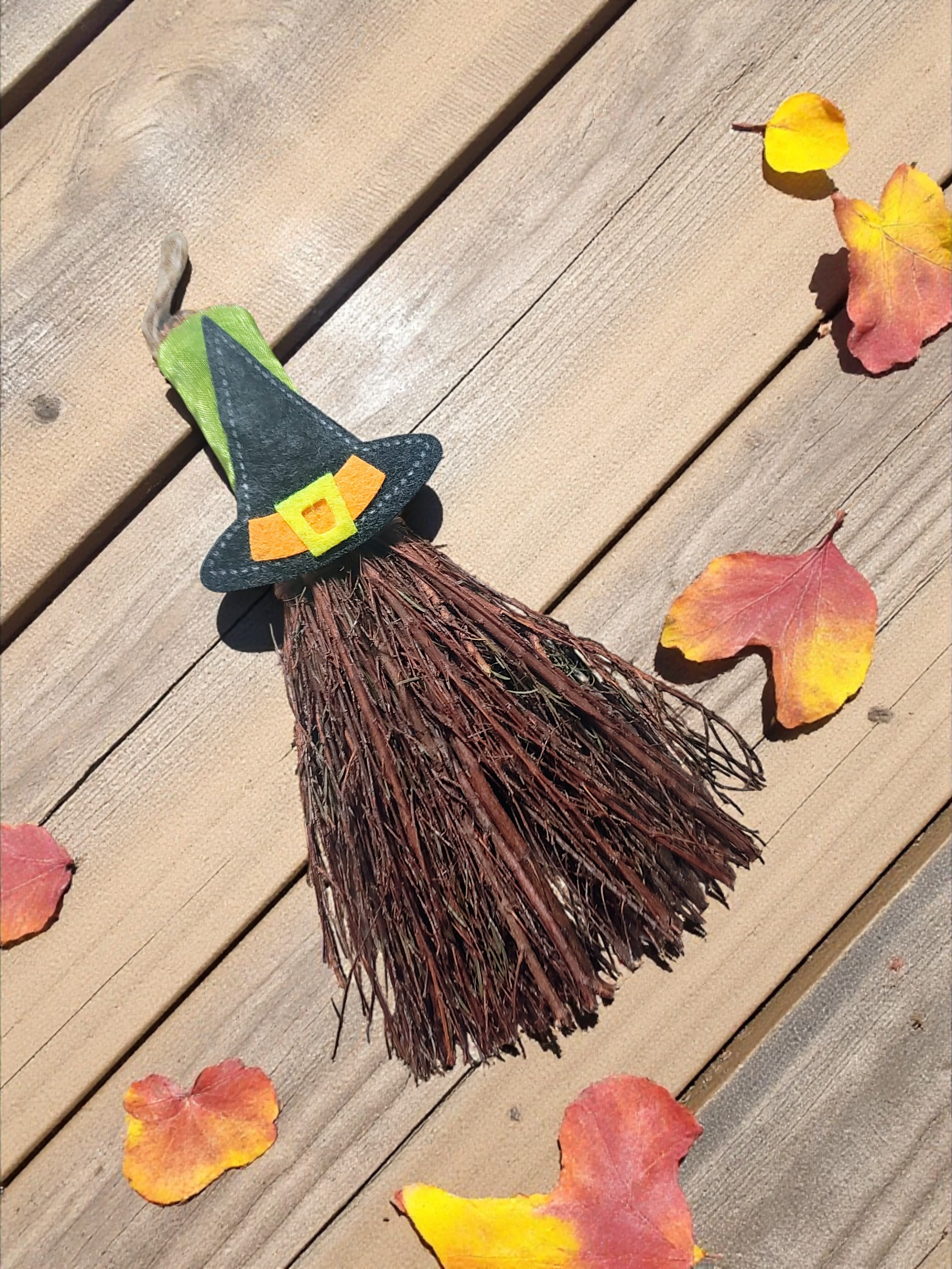 Small 6 Inch Cinnamon & Pumpkin Spice Scented Witches Hat Twig Broom