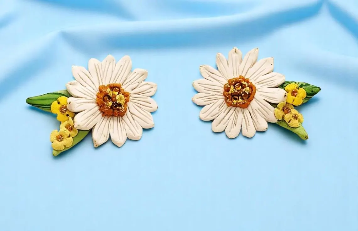 Vintage Clay White Daisy Clip on Earrings