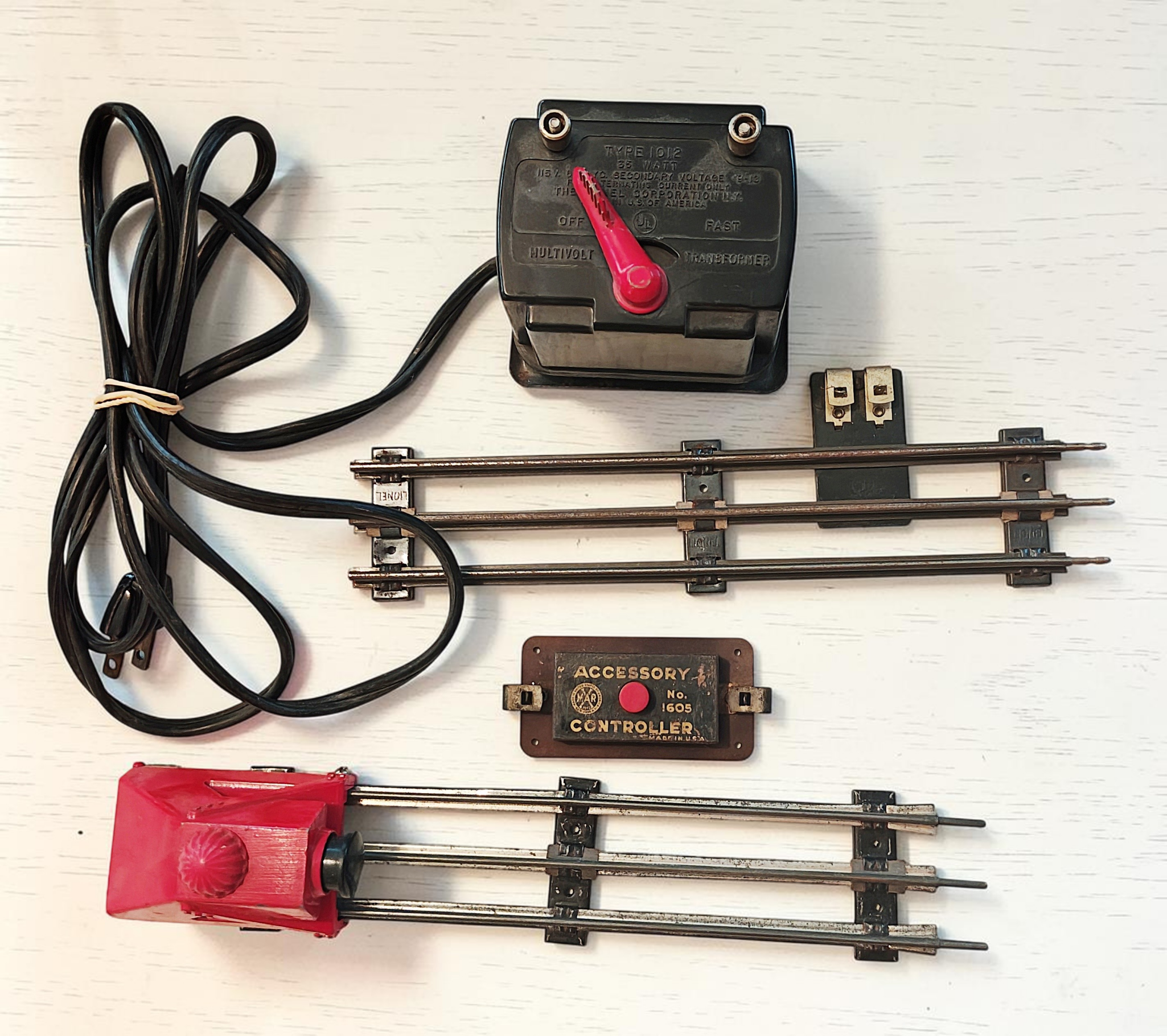 Vintage Lionel O27-Gauge Model Train Track Lot w/ Transformer, Switches & Controllers – 130+ Pieces + Books