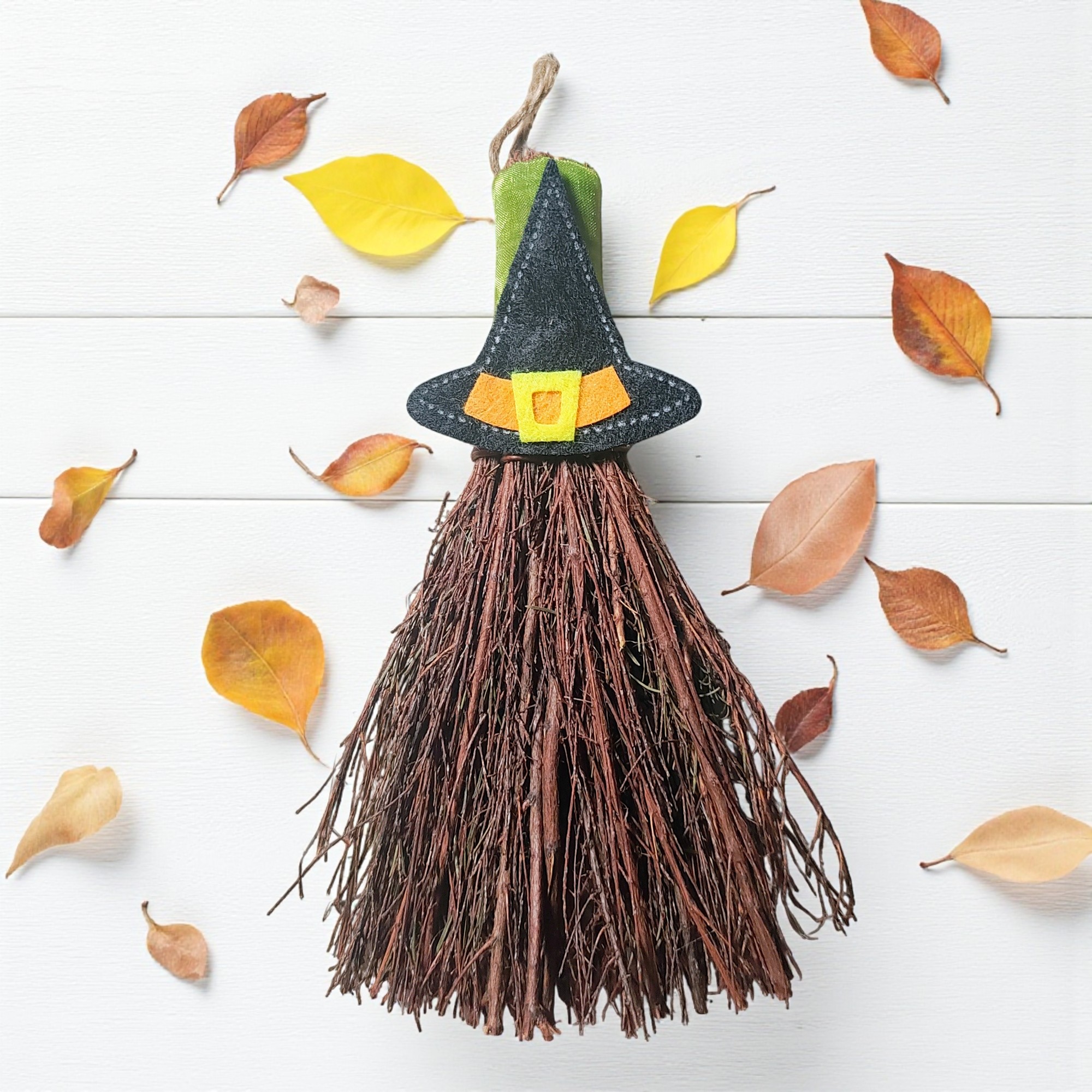 Small 6 Inch Cinnamon & Pumpkin Spice Scented Witches Hat Twig Broom