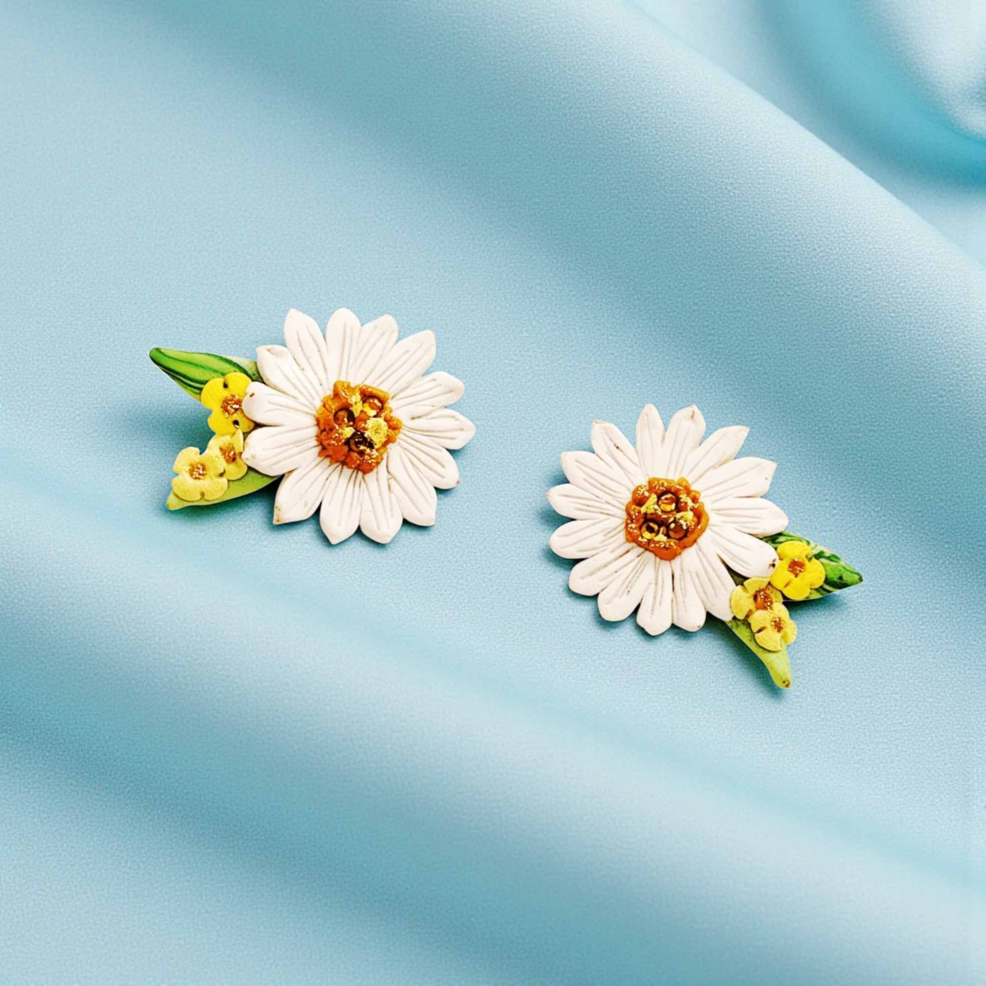 Vintage Clay White Daisy Clip on Earrings