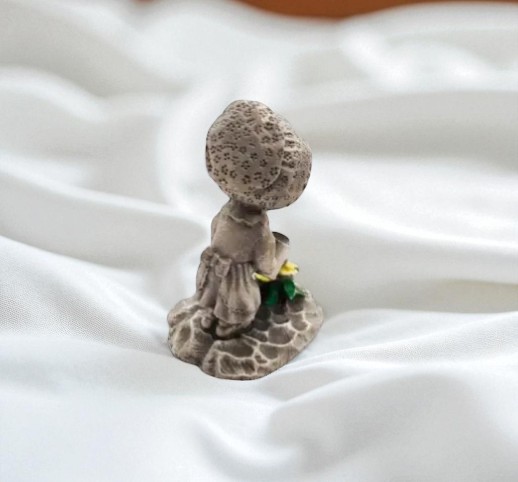 Little Gallery by Hallmark "Betsey's Friendship Garden" Hand Painted Miniature Pewter Figurine