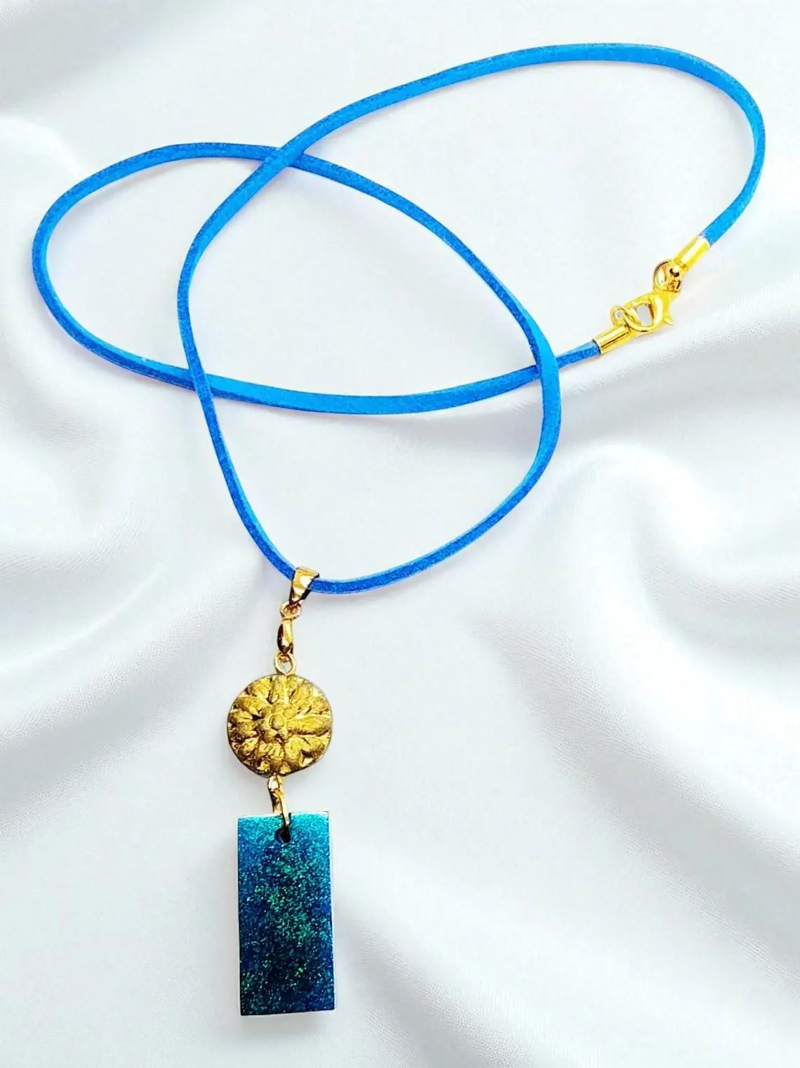 Blue Beaded Suede Cord Necklace with Resin Chameleon Pendant
