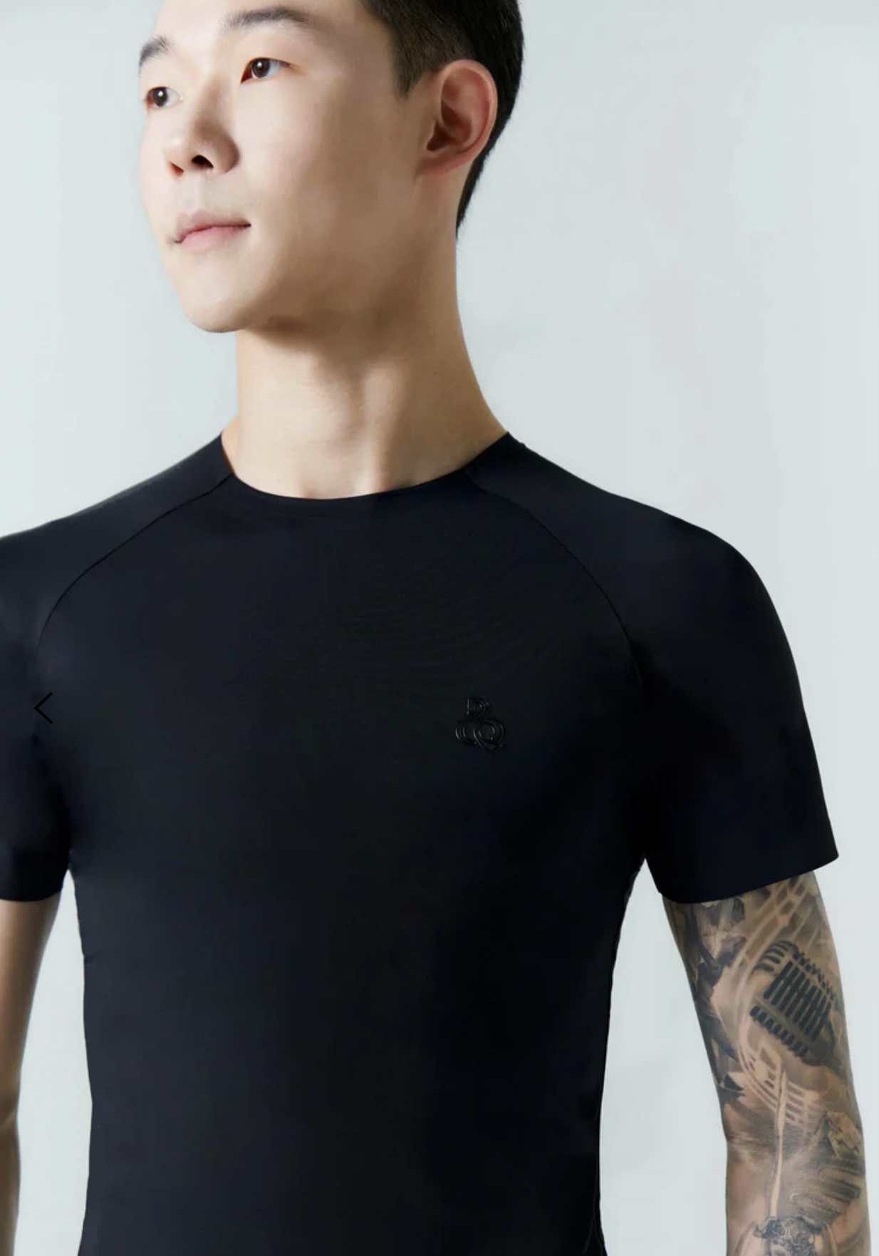 M052 - Black