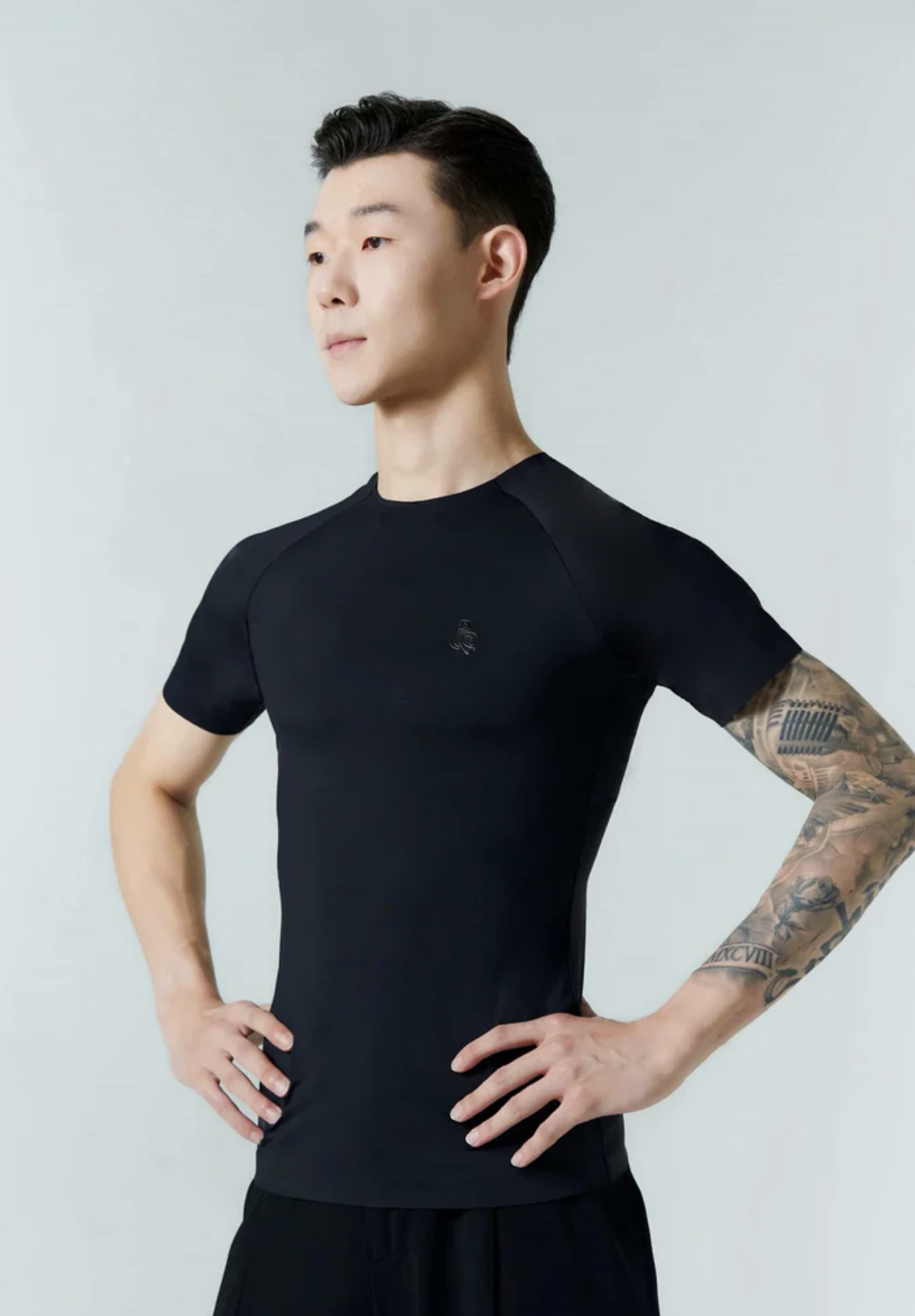 M052 - Black
