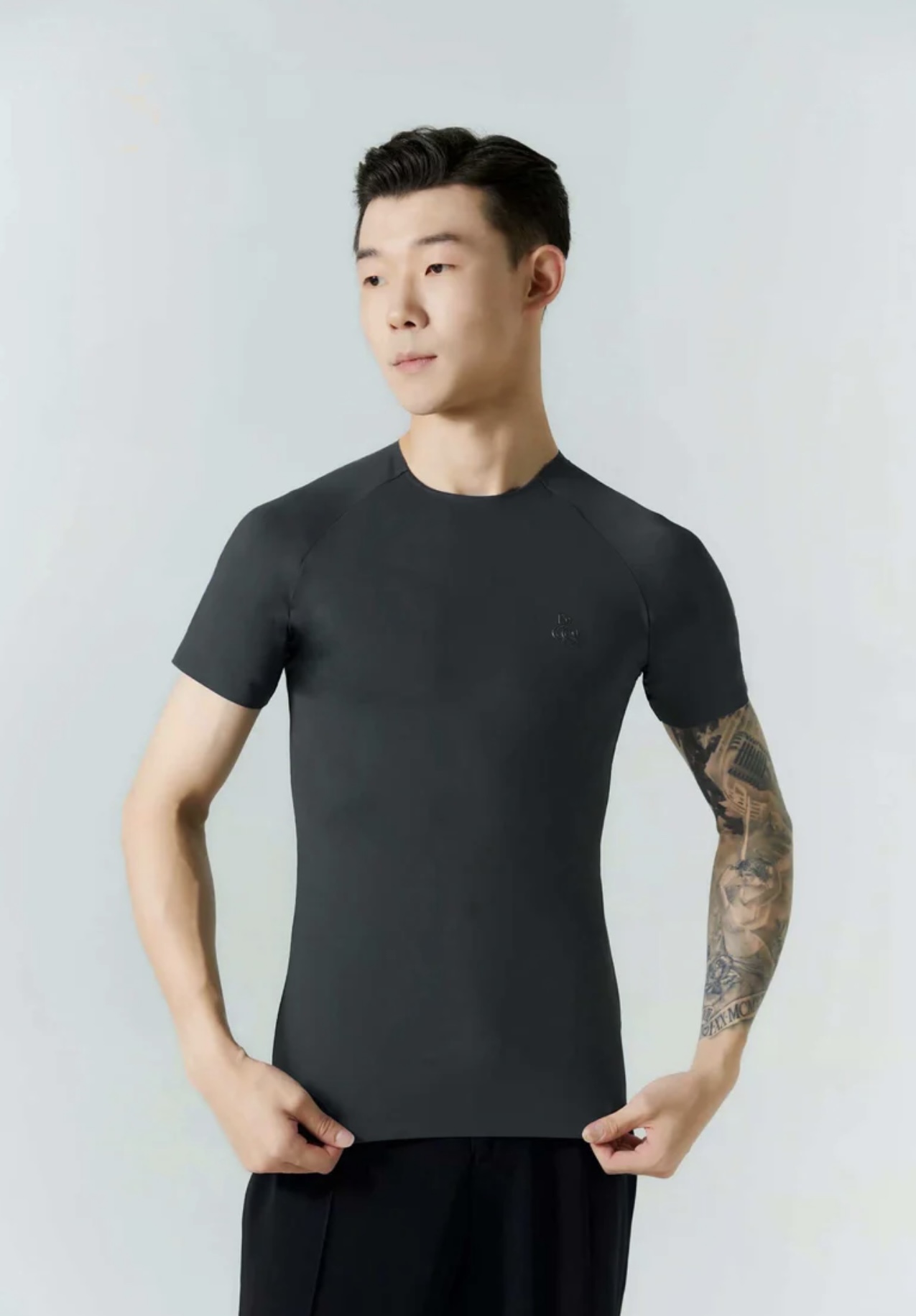 M052 - Grey