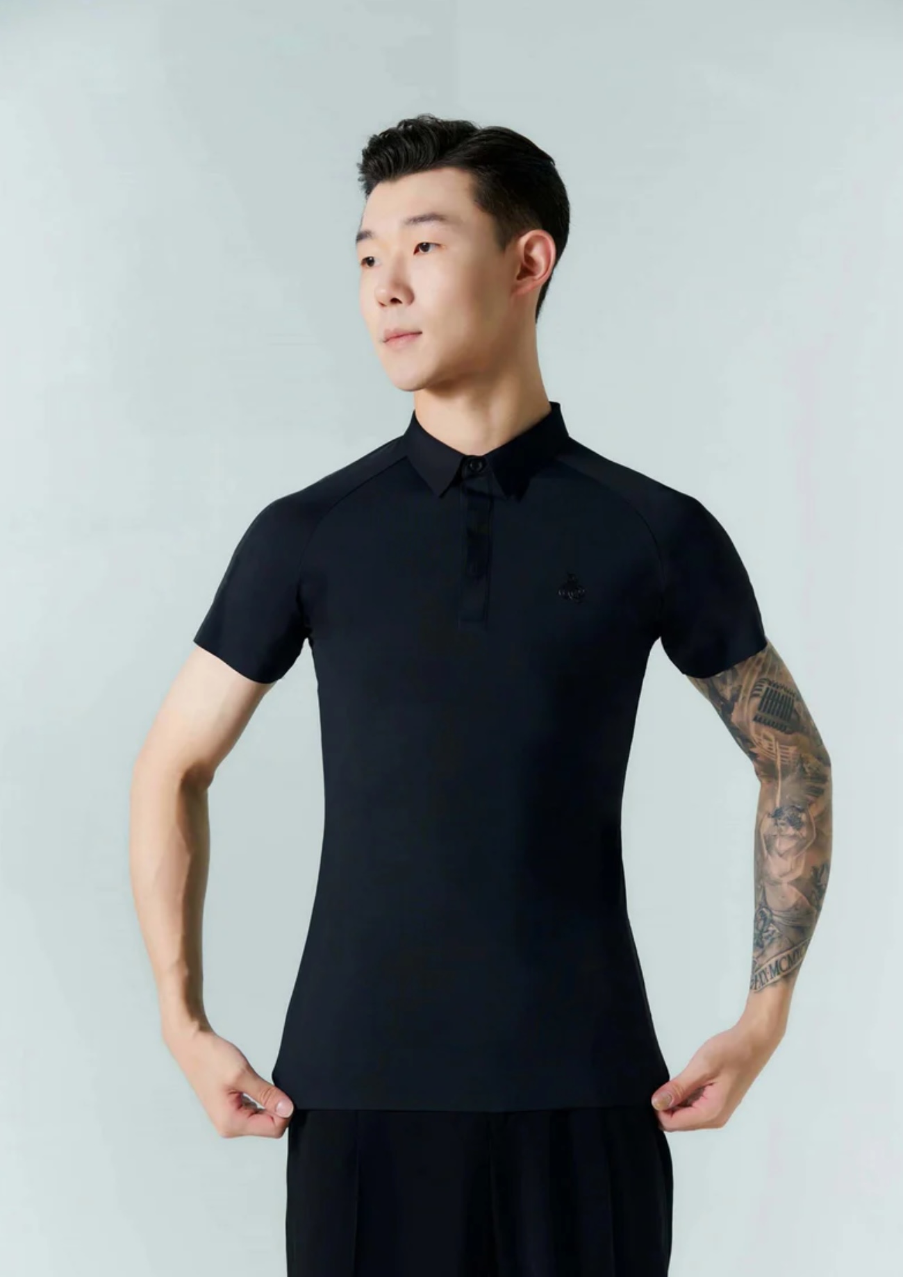 M053 - Black