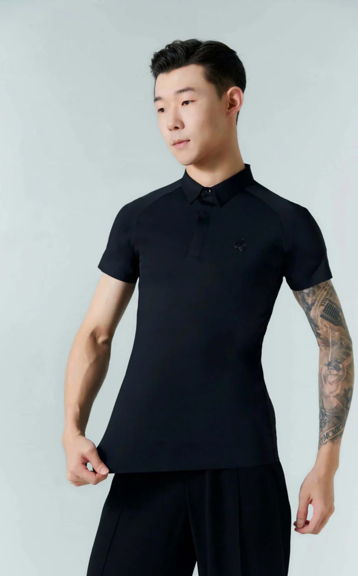 M053 - Black