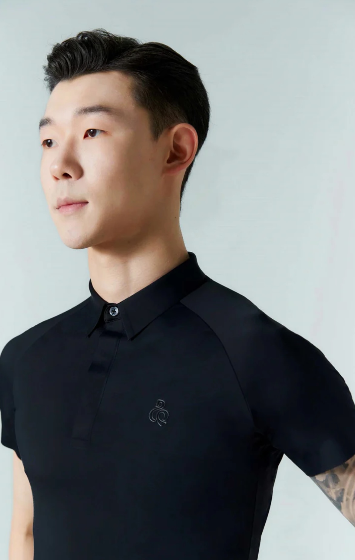 M053 - Black