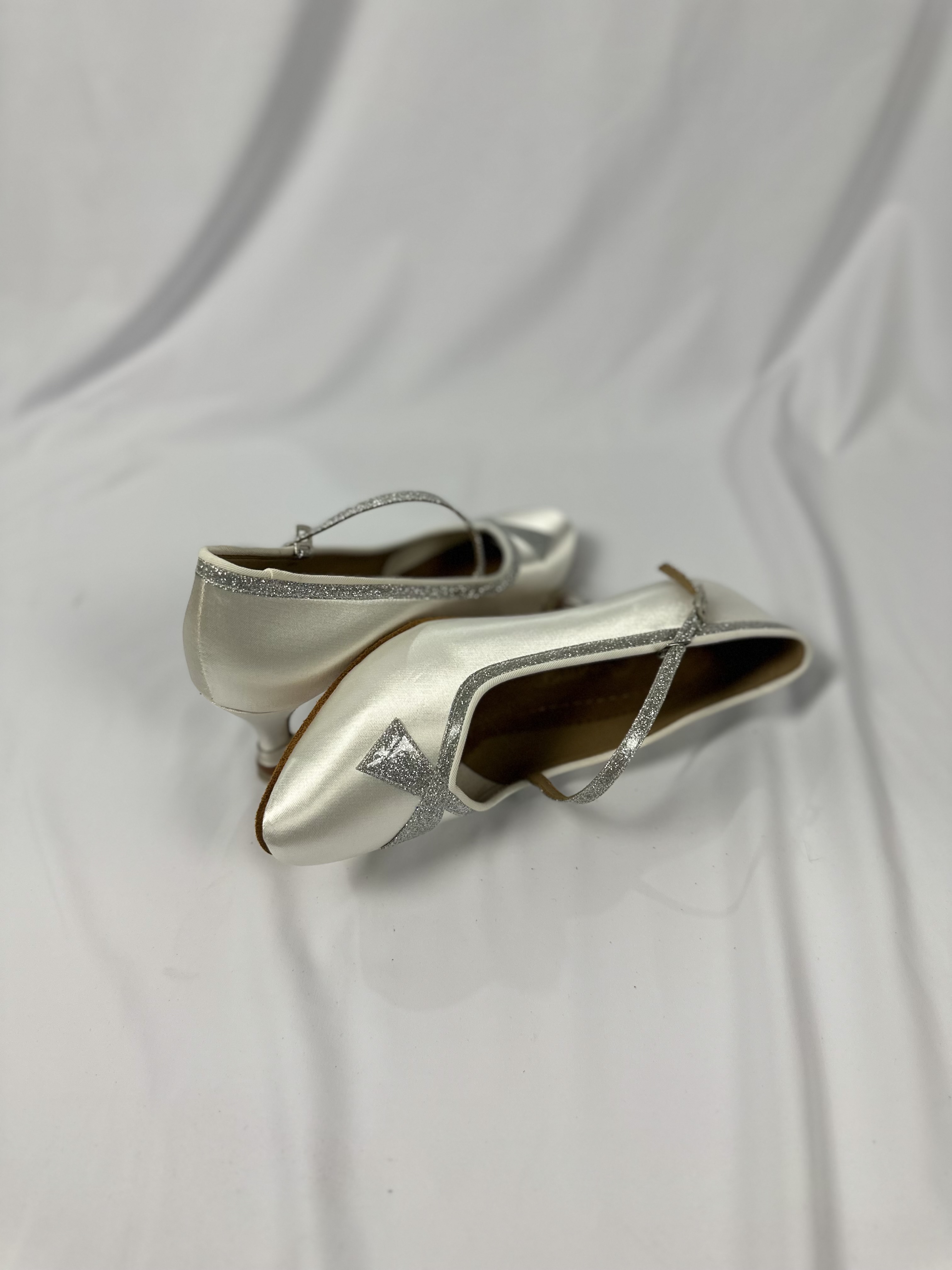 BD 1329 - White