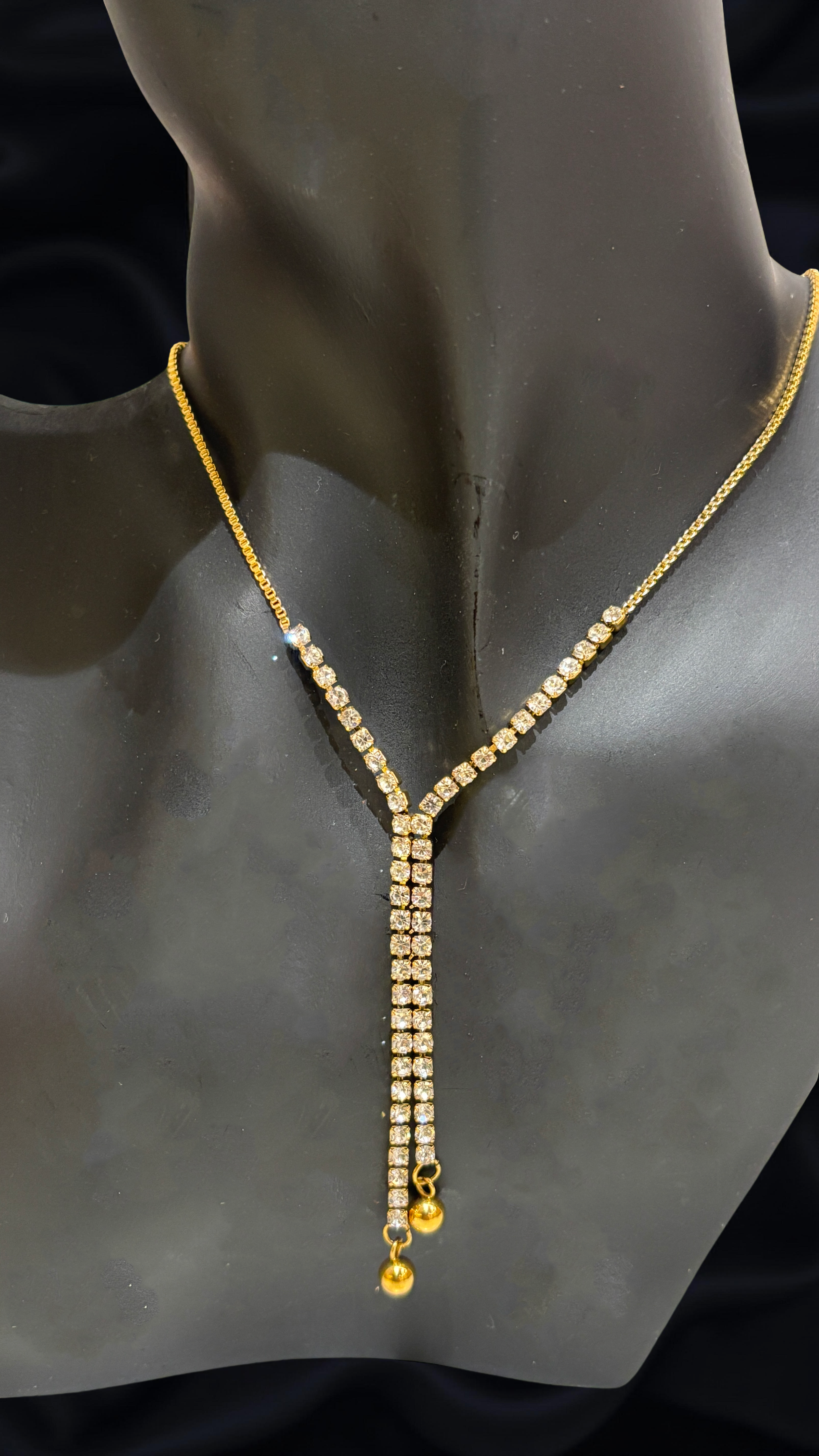 Elegant crystal Pendant Necklace