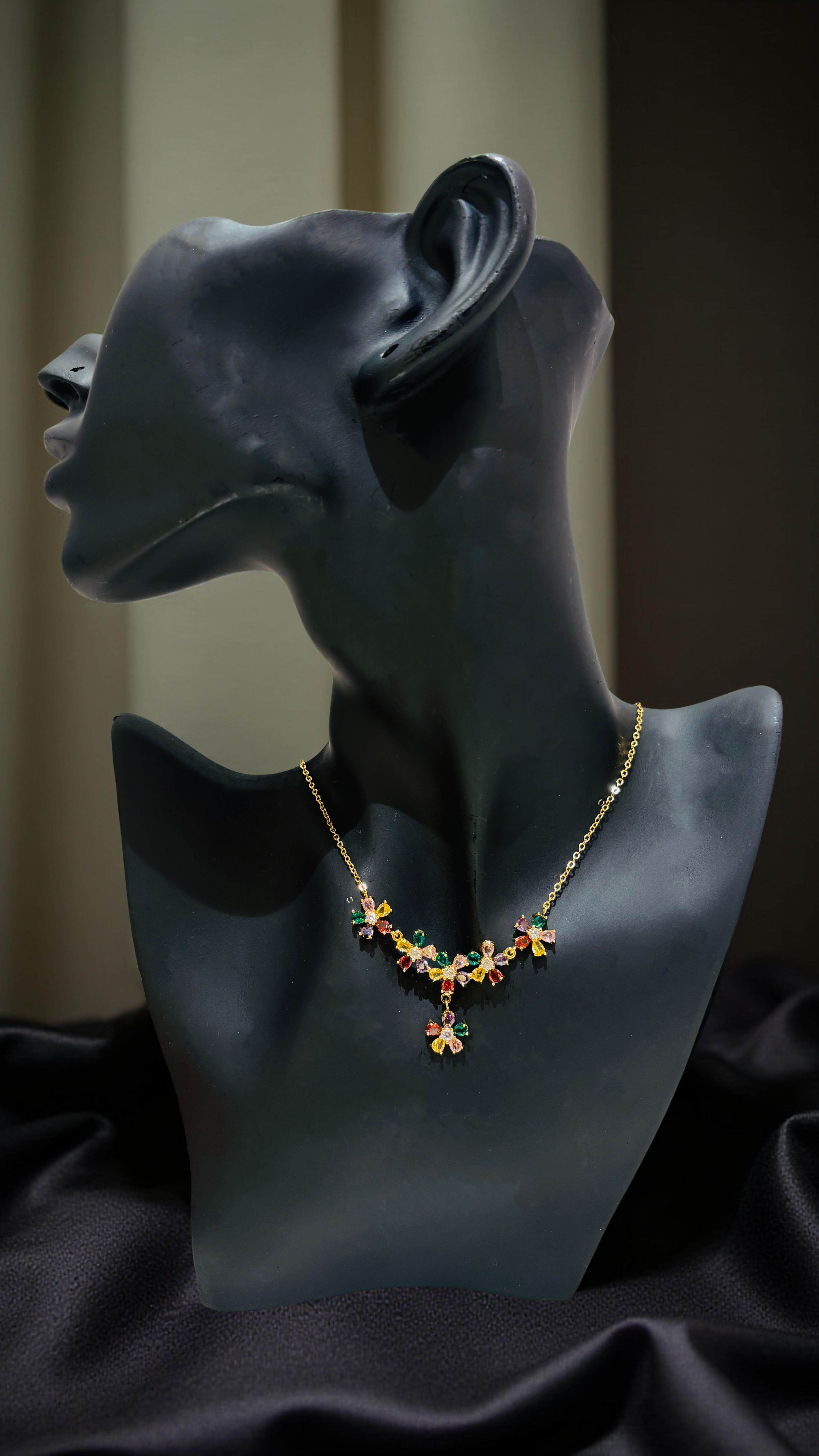 Elegant Floral Gemstone Necklace Set