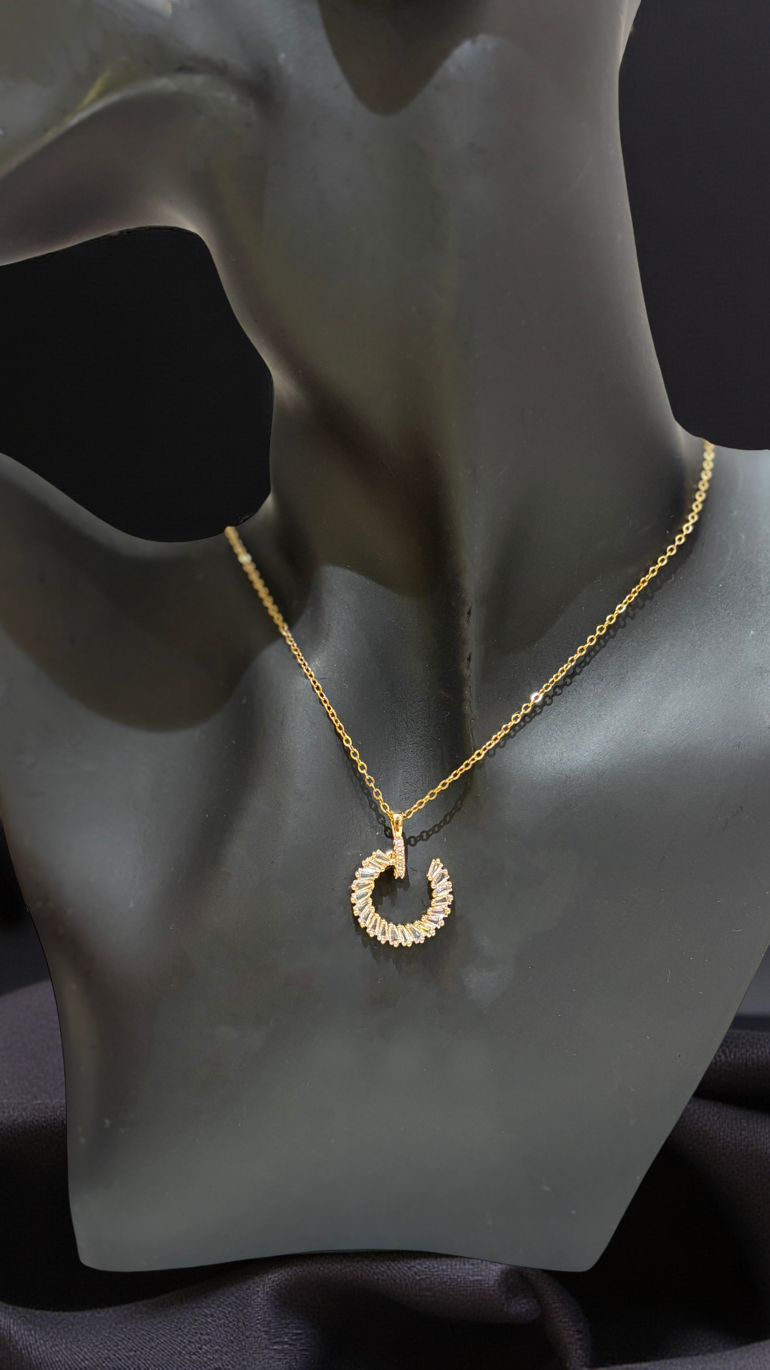 Elegant Golden Pendant Necklace Set
