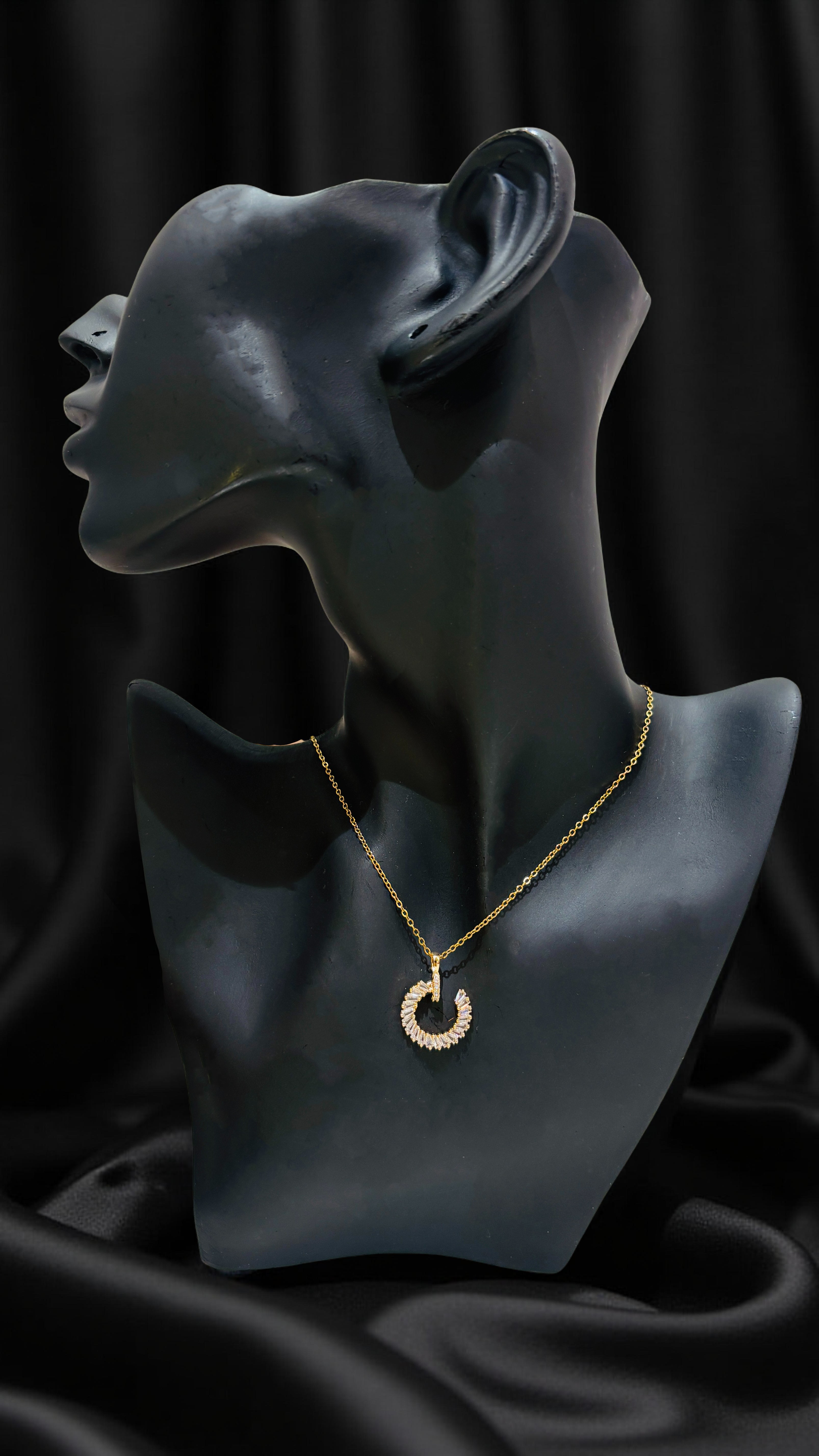 Elegant Golden Pendant Necklace Set