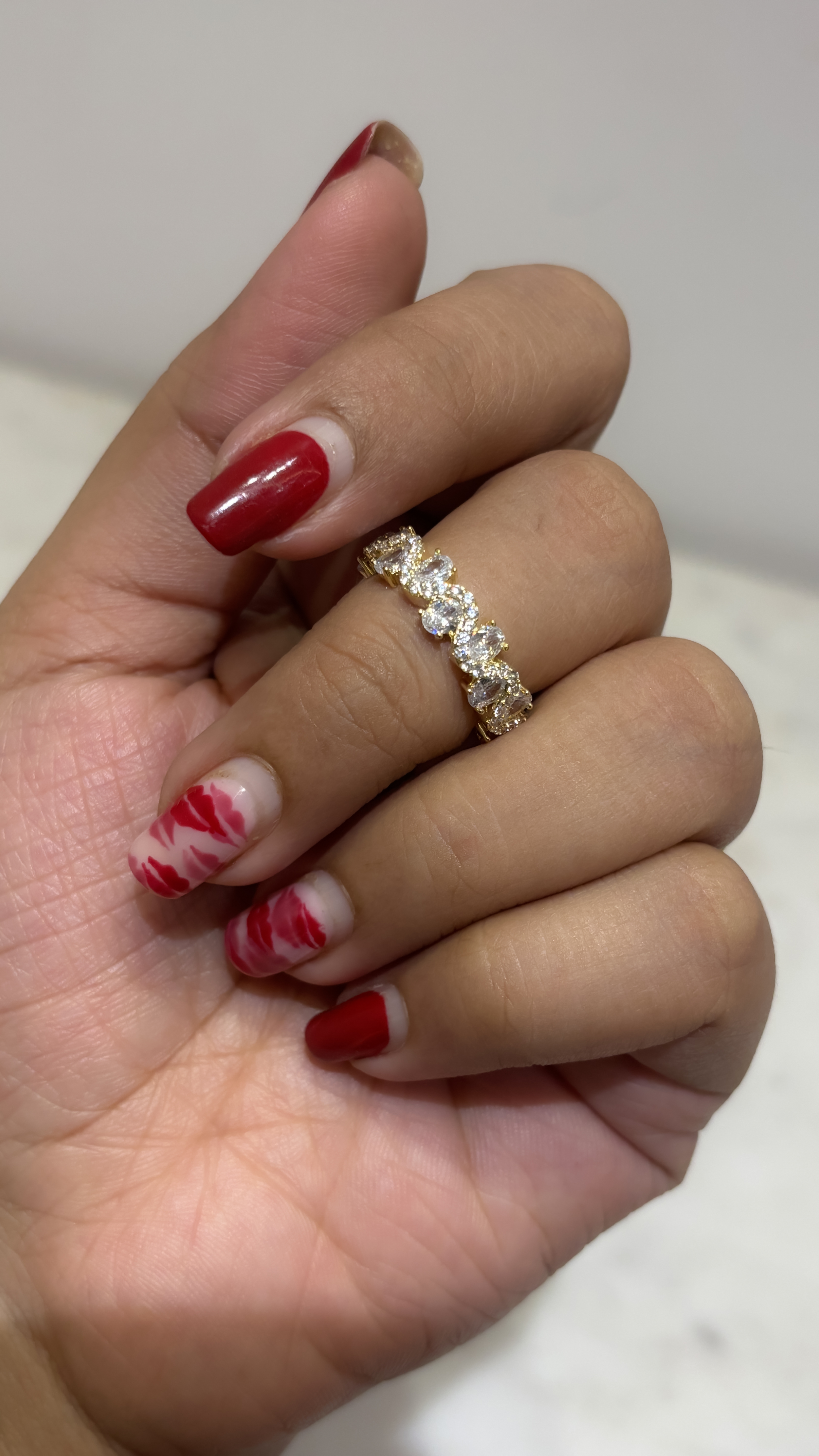 Elegant adjustable band ring 