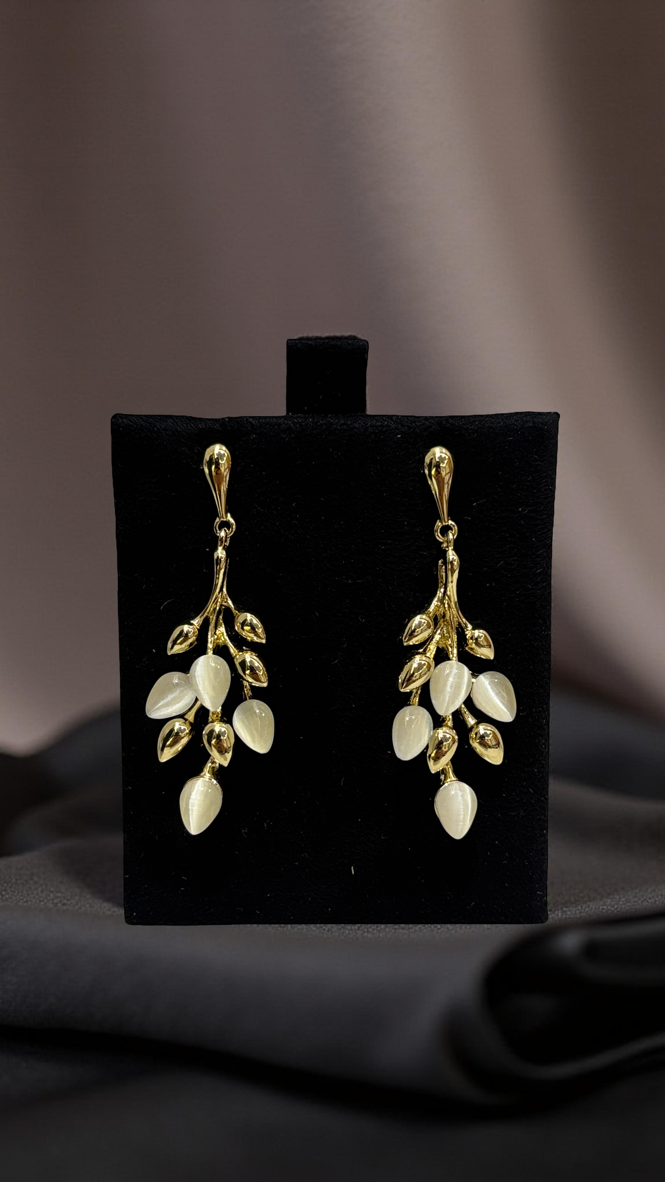 Elegant Gold Leaf Necklace Set