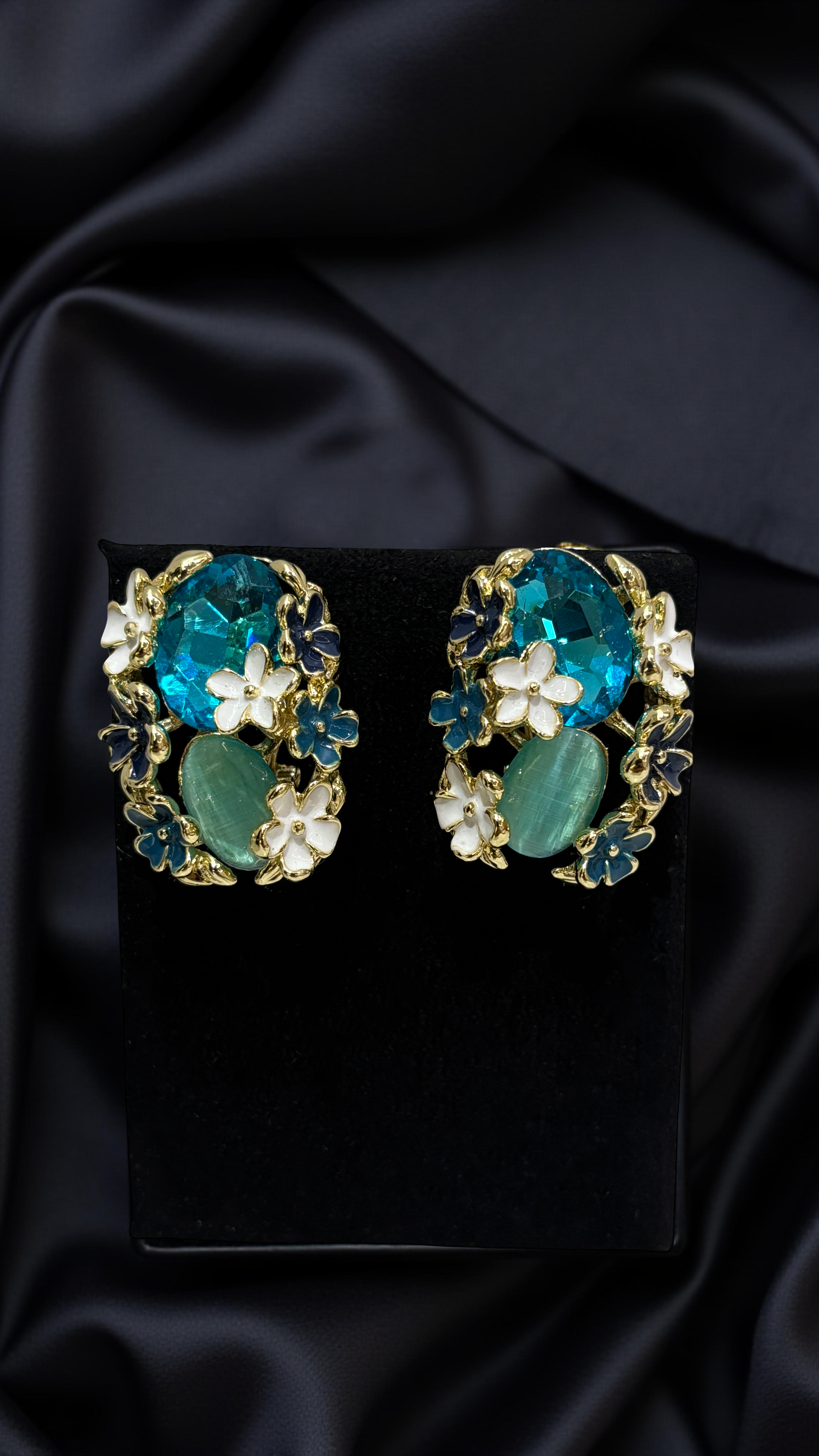 Gold and Turquoise Pendant Necklace Set